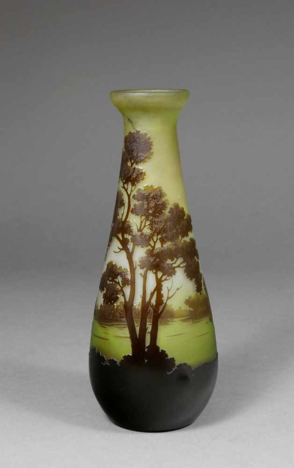 Vase, Emile Gallé, Nancy, Frankreich, um 1918Keulenform mit geweiteter Öffnung. Farbloses Glas,