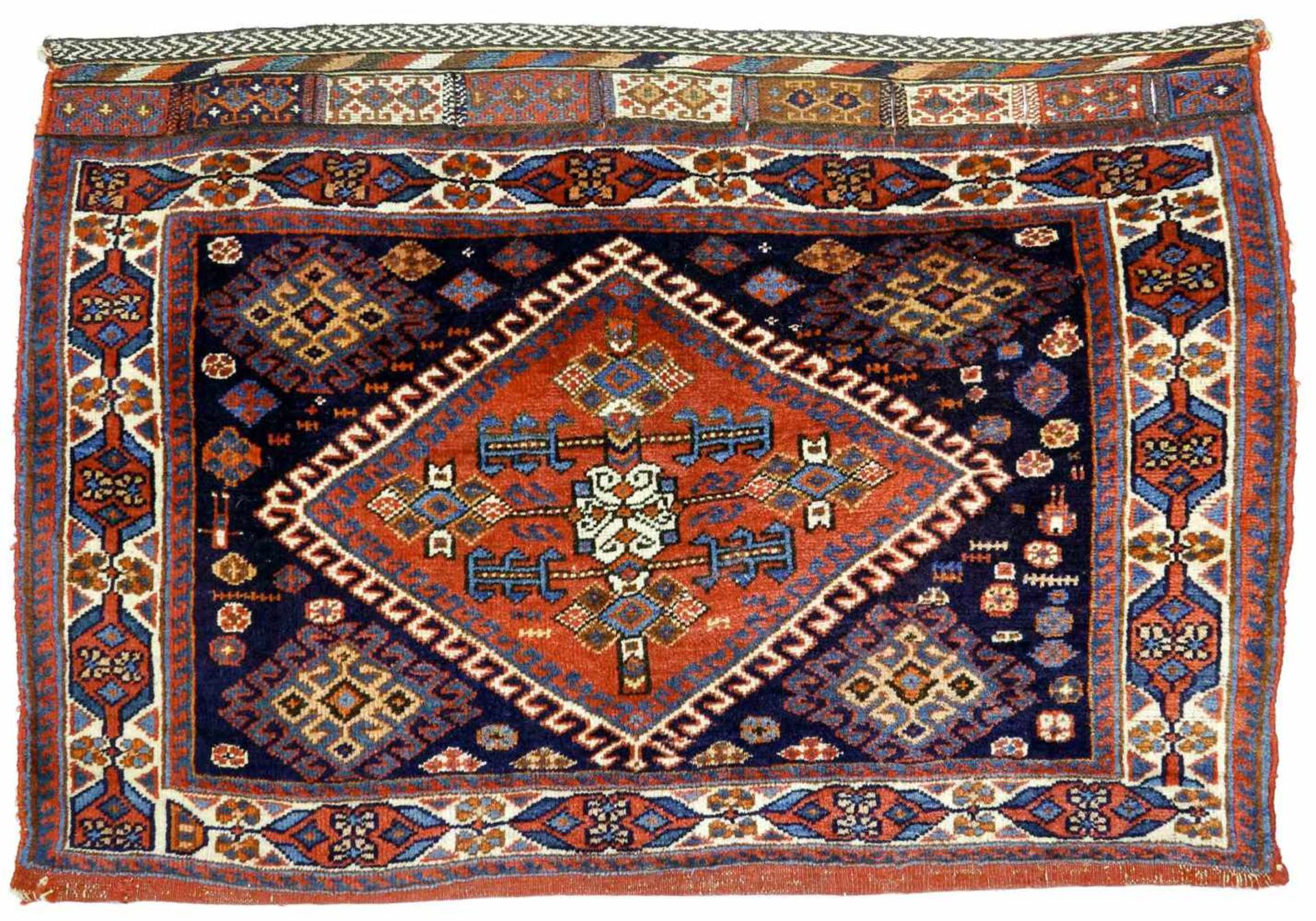 Teppich, Taschenfront, Belutsch, antikWolle auf Wolle. Zackenverzierte Bordüren umranden das