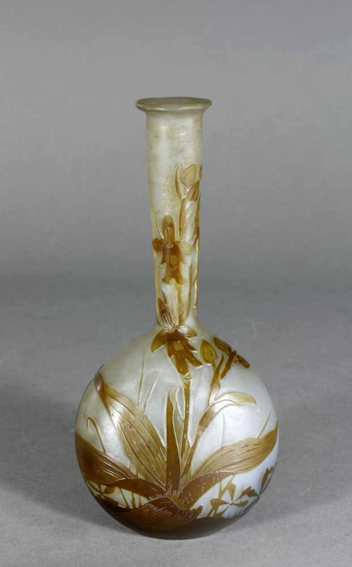 Vase, Emile Gallé, Nancy, Frankreich, um 1900Balusterstand mit langem, trichterförmigem Hals.