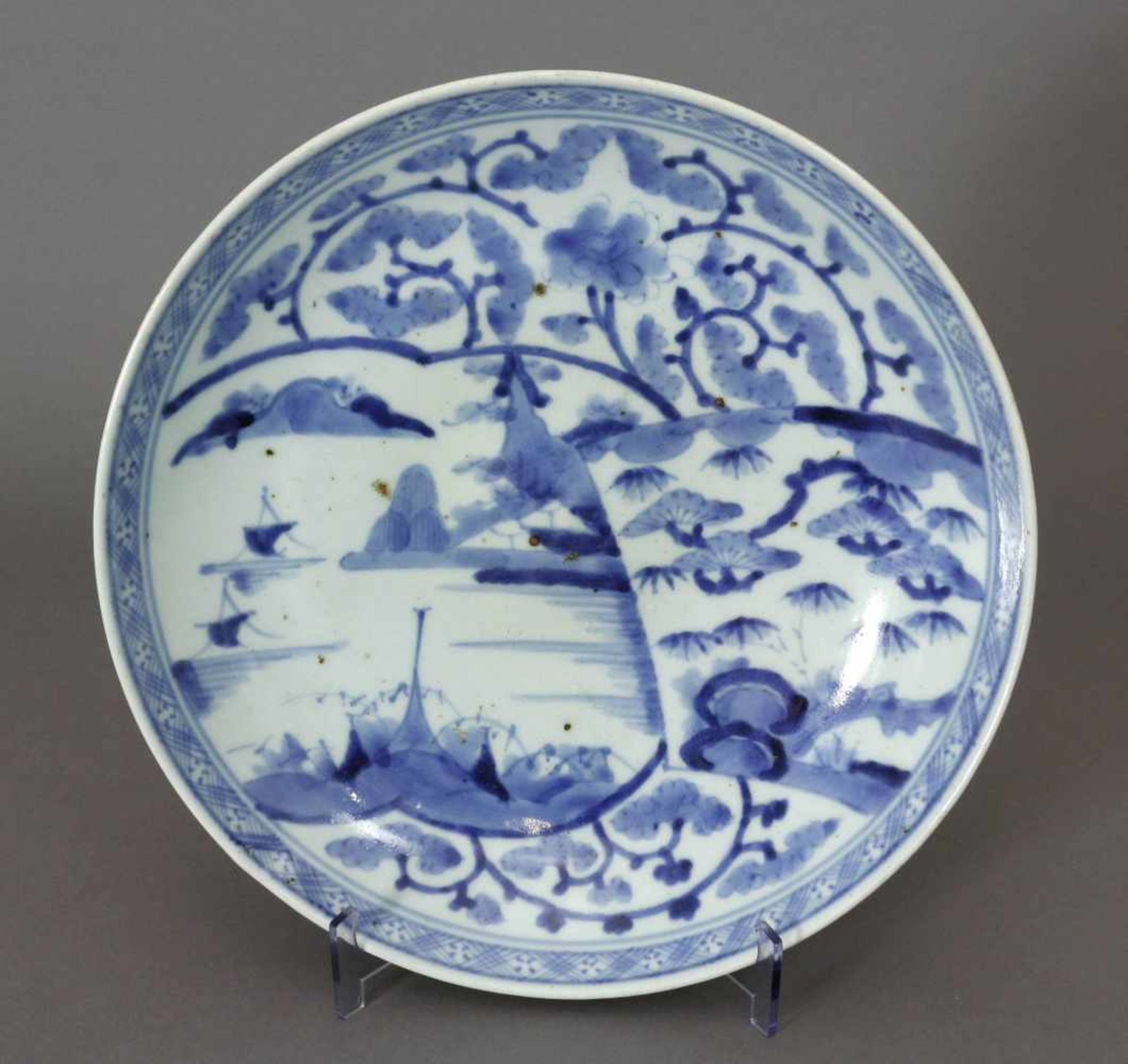 Japan, Schale, Porzellan, Arita, 19. Jh.Rund. Tief gemuldet. Blau/Weiß - Malerei, innen und außen.