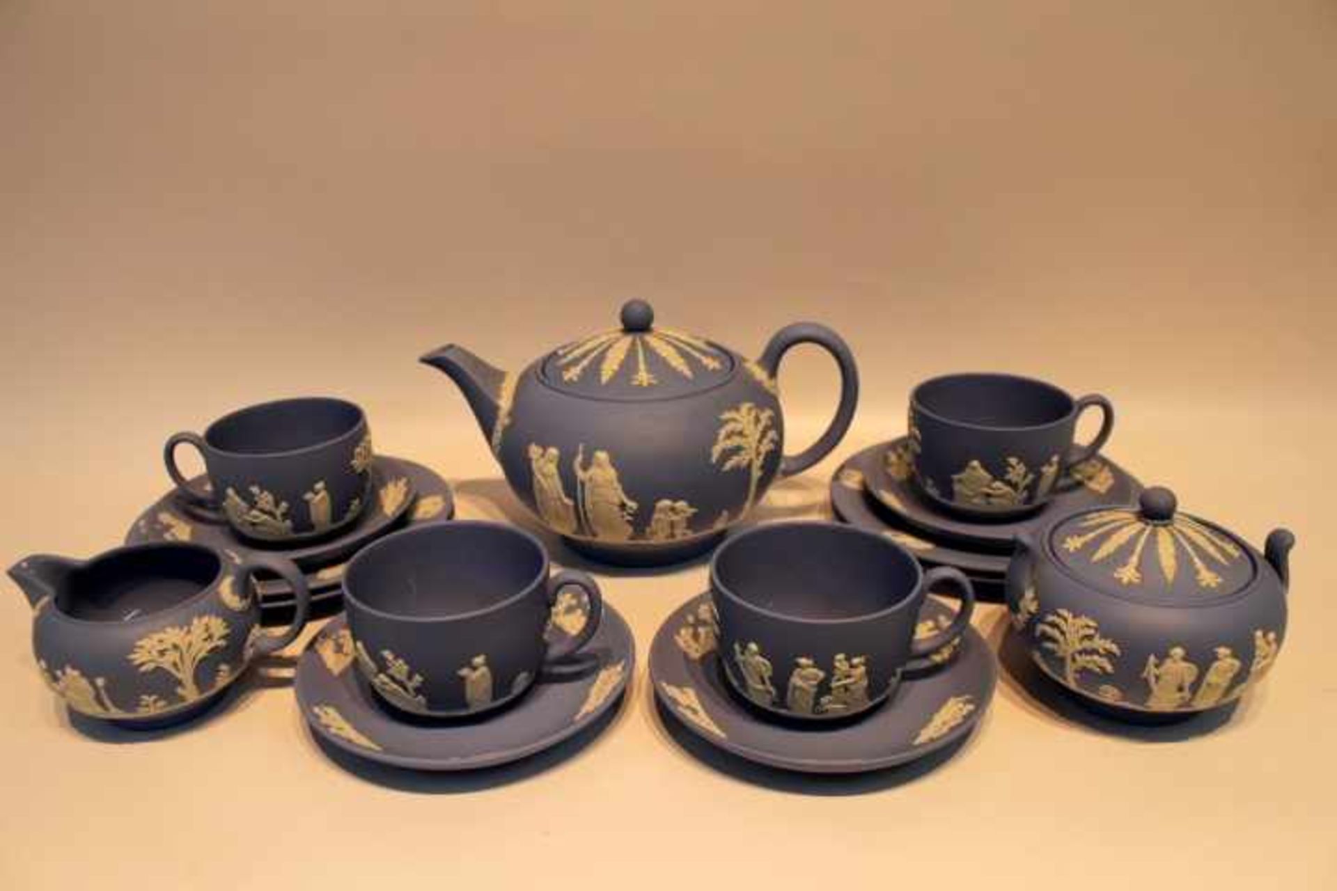 Wedgwood Jasperware BlauReliefdekor 20. Jhdt.KaffeeserviceFür 4 Personen Kanne, Zuckerdose,