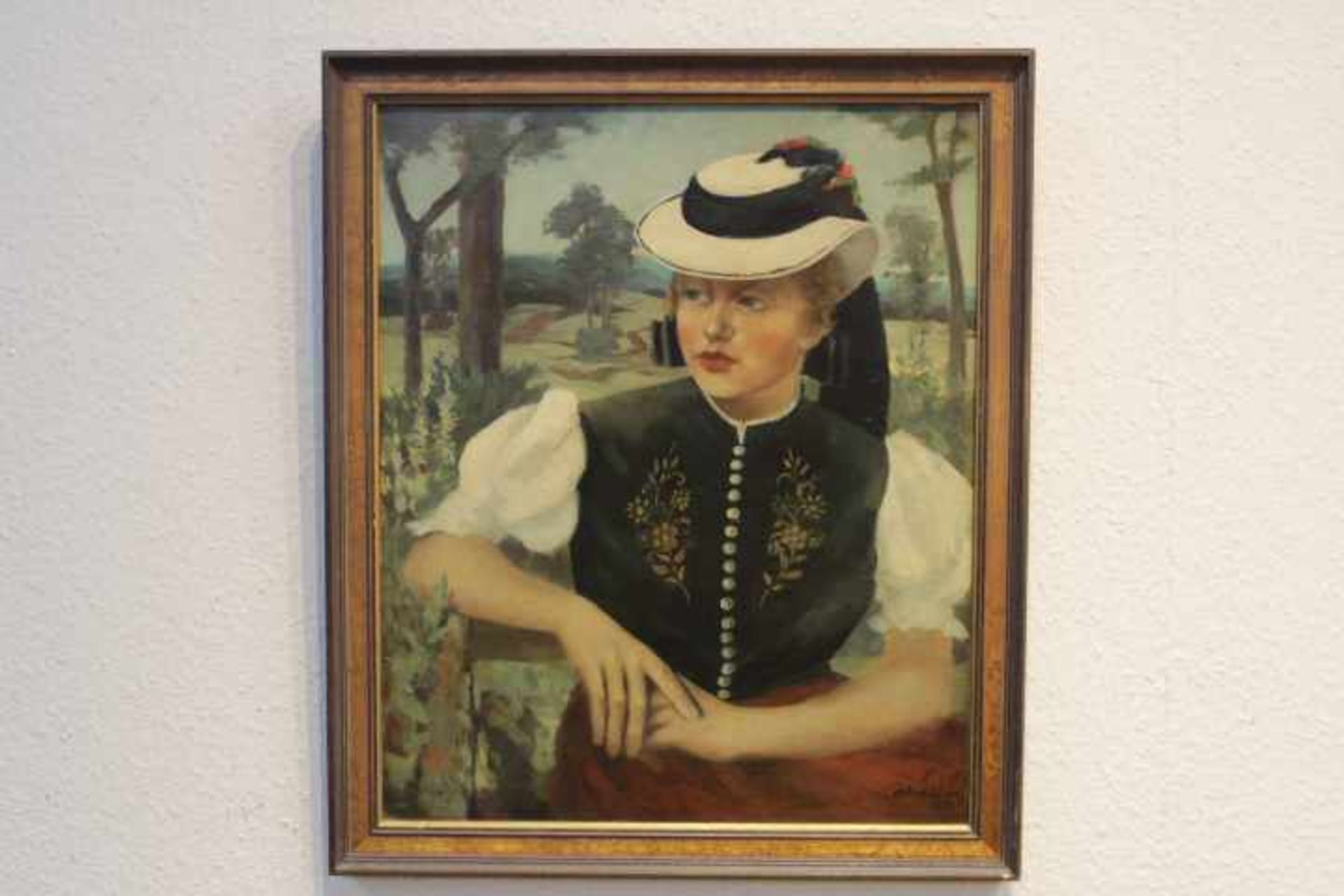 « Junge Frau in Tracht »im Hintergrund LandschaftWohl Ungarisch / Balkanum 1930 sehr qualitätvolle