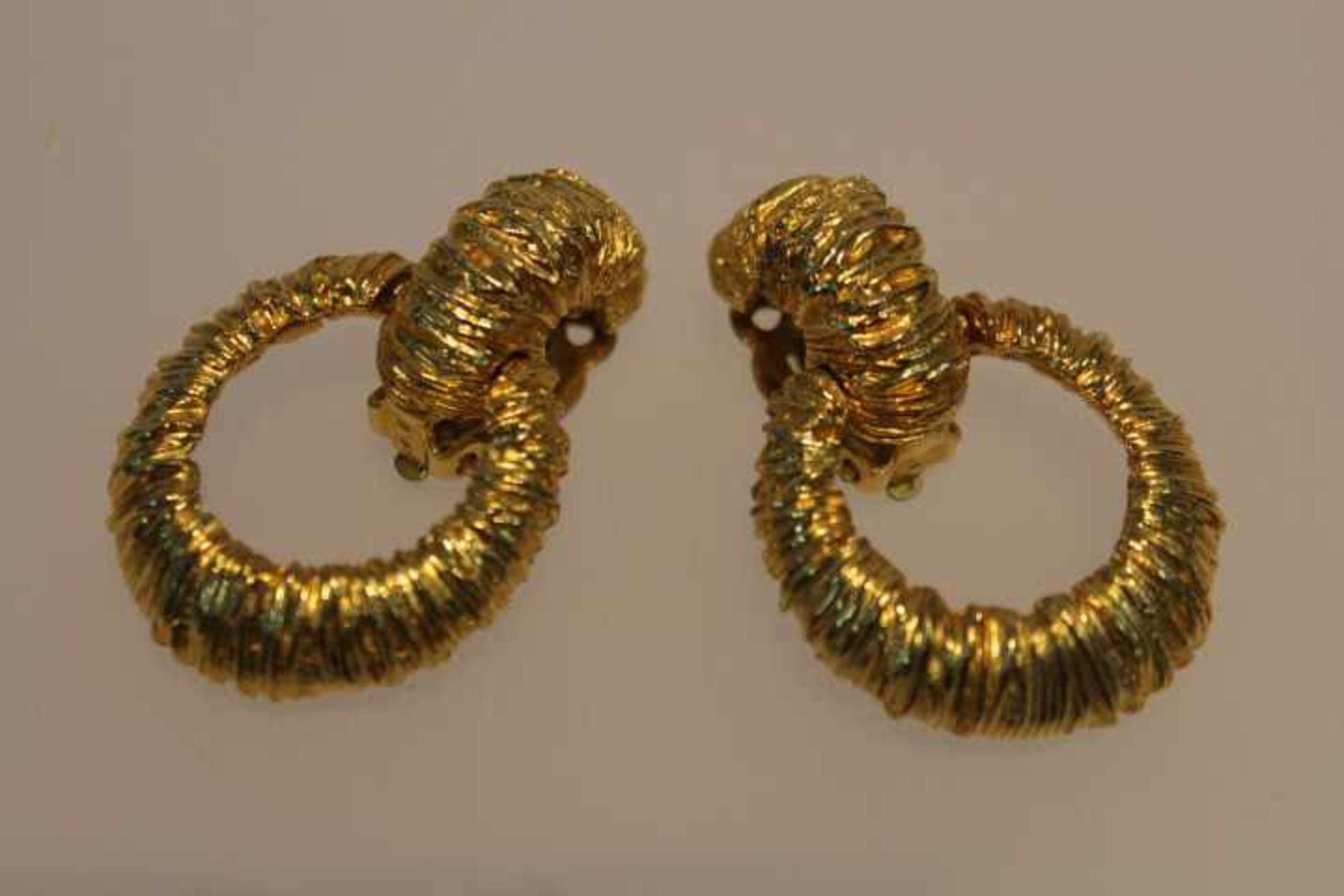 Vintage OhrclipsGoldfarben,ModeschmuckungemarktDm:3x3cm