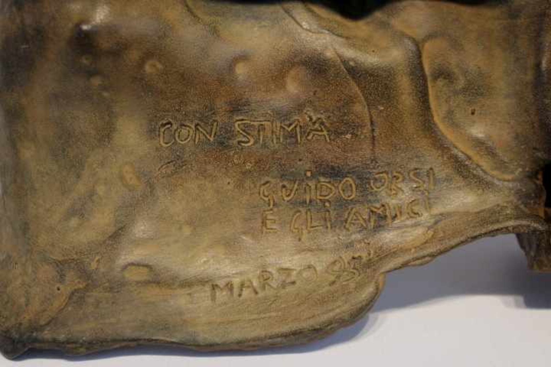 Igor Mitoraj 1944-2014 ?Bronze Skulptur Halbmaske auf Steinsockelrechts unten Signiert Mitoraj - Image 2 of 2
