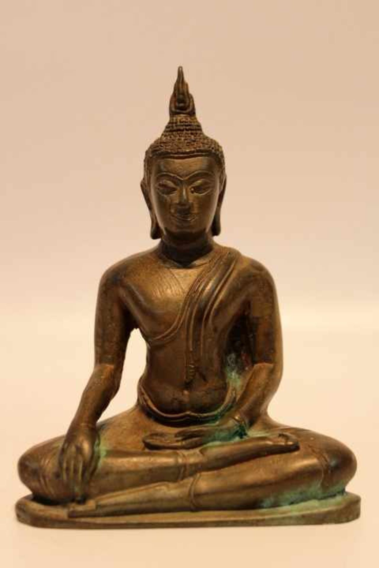 Buddha im LotussitzShakyamuni NepalMetall gefüllt Schöne Patinawohl 20.Jhdt.Höhe:16cm