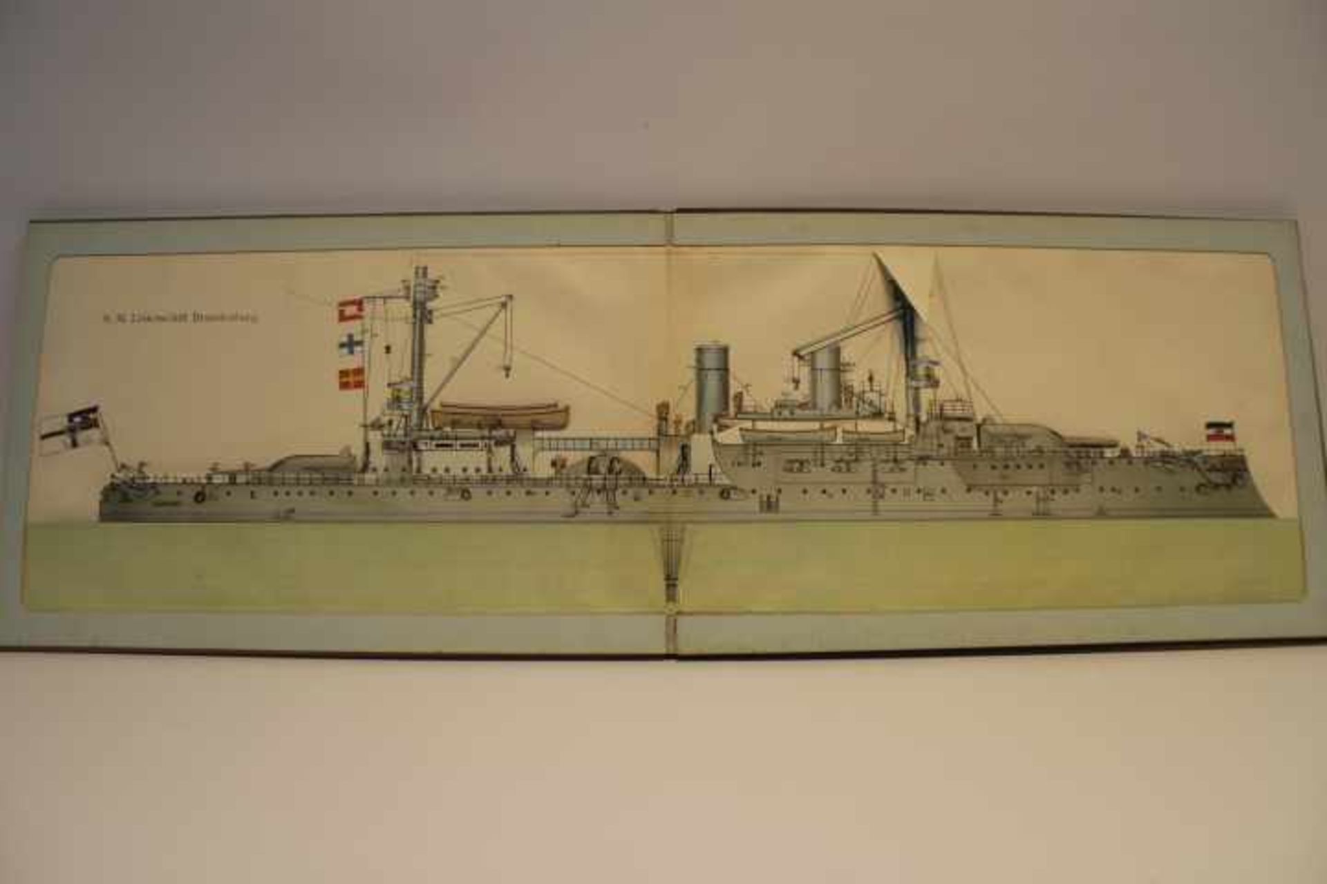 Deutschland zur SeeDeutsche Kriegsschiffein zerlegbaren Modellen dargestellt und mit erklärendem - Bild 2 aus 2