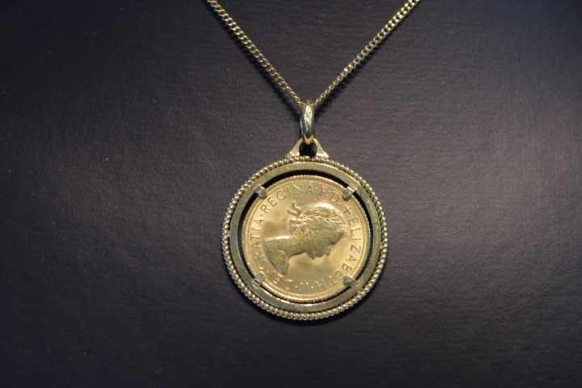 750/18kt Halskettemit gefasster Münze Sovergein 1958 Großbritanien Königin Elisabeth IIGewicht:Kette