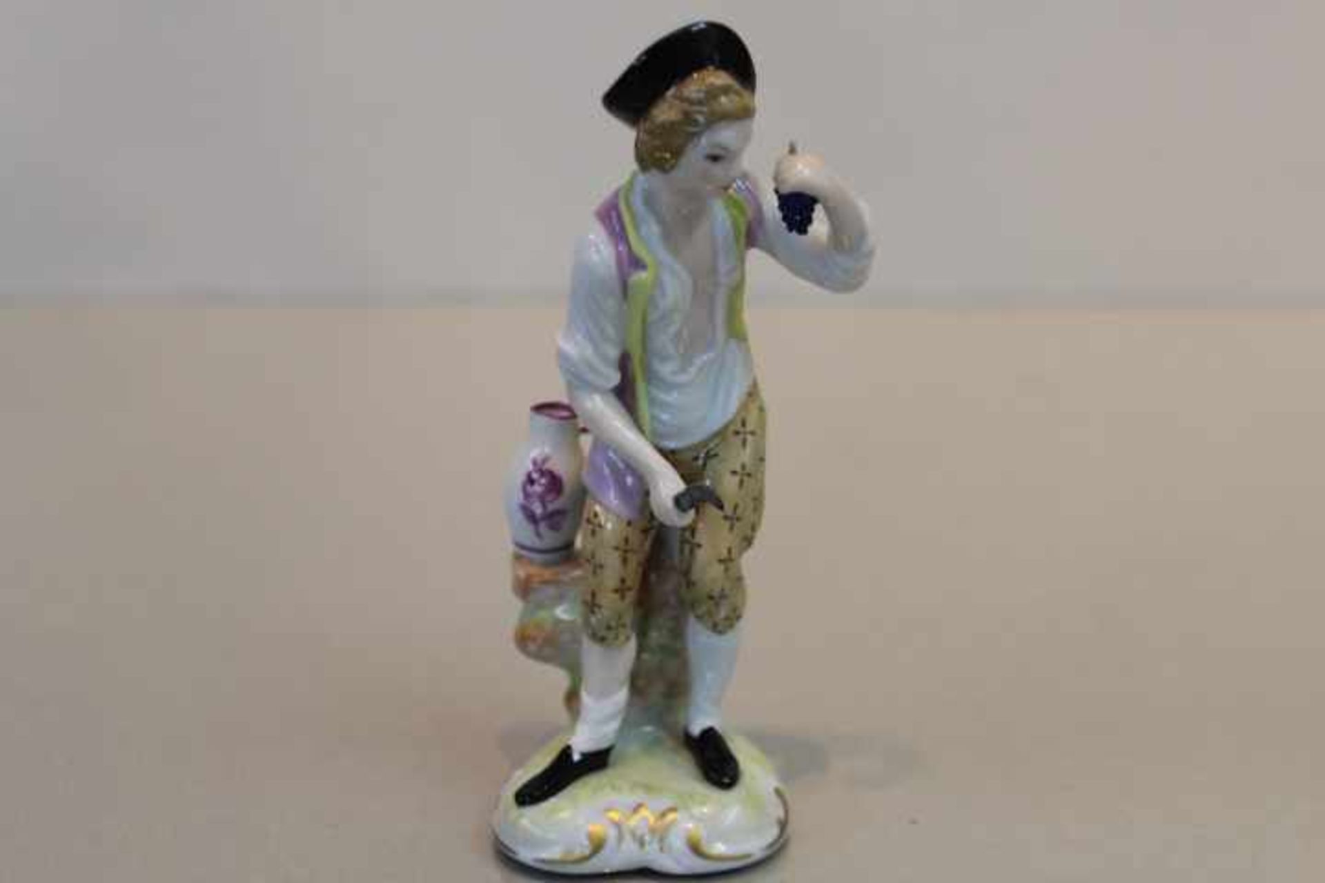 Alte Ludwigsburger Porzellanfigur » Winzer « nach 1948 unbestossen Höhe:13cm- - -20.00 % buyer's