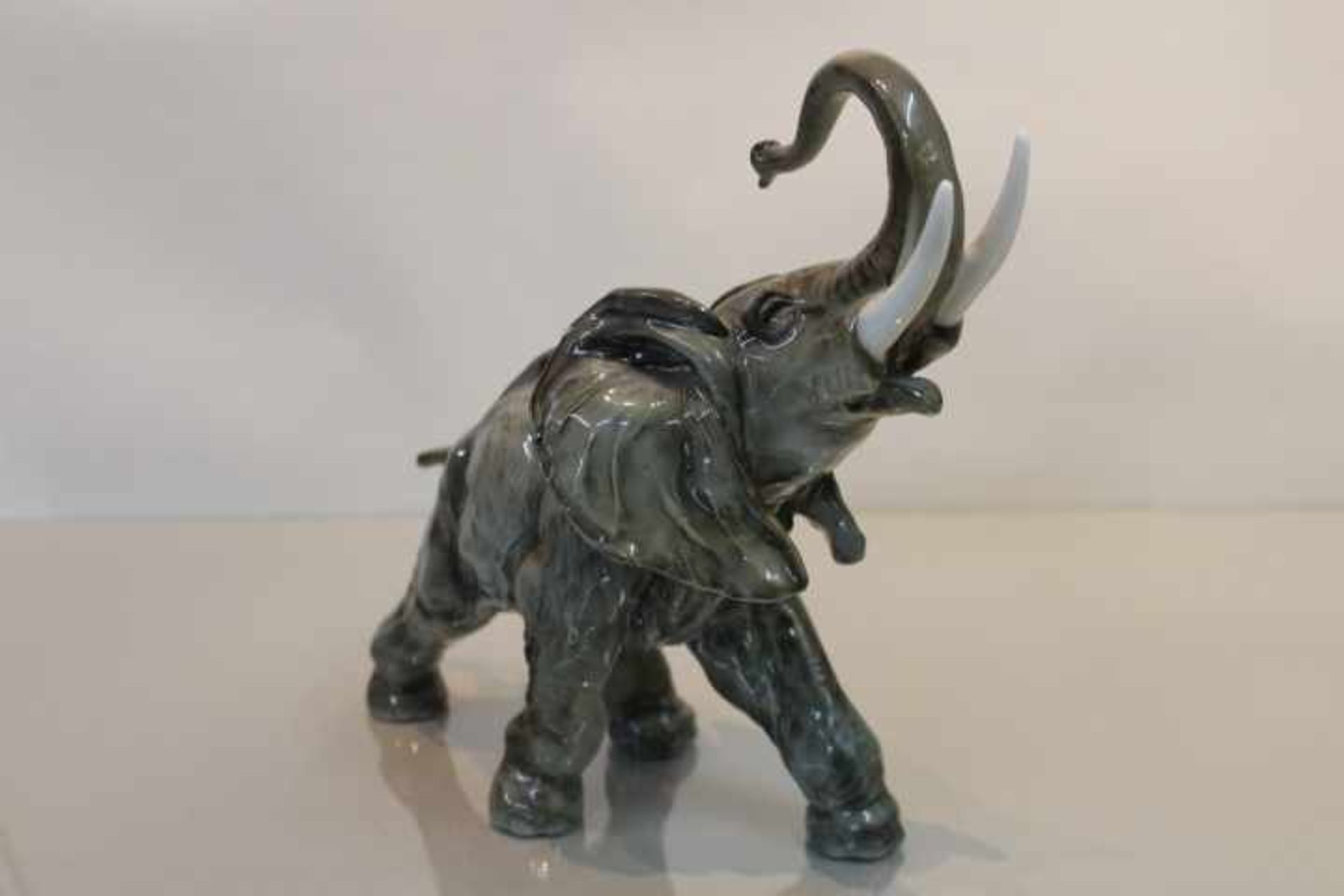 Elefant im LaufUnleserliche Markewohl Thüringenum 1950Höhe:22cm Länge:23cm- - -20.00 % buyer's