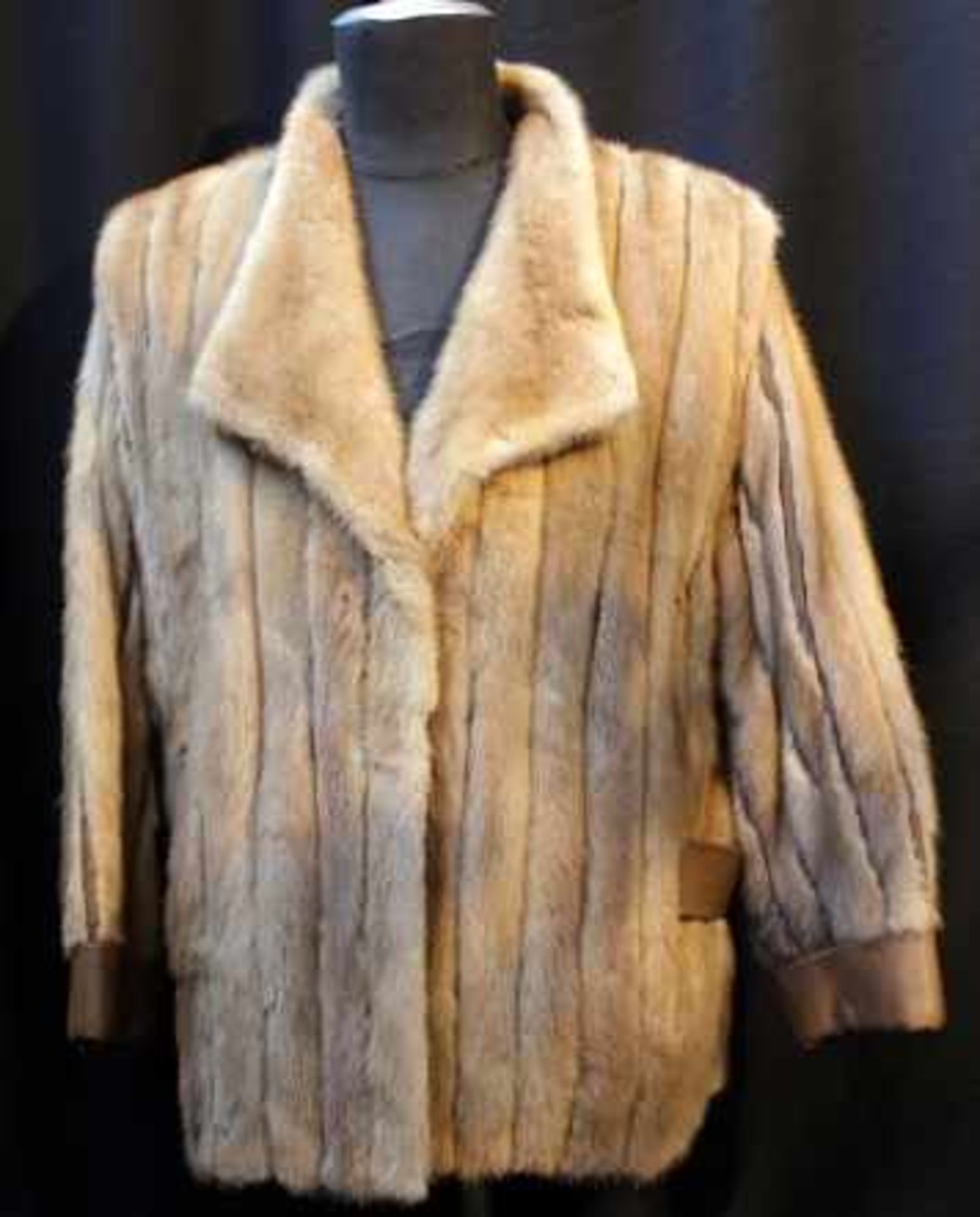 Helle Nerzjacke Gr.38/40mit LederapplikationenGuter Zustandwohl um 1980- - -20.00 % buyer's