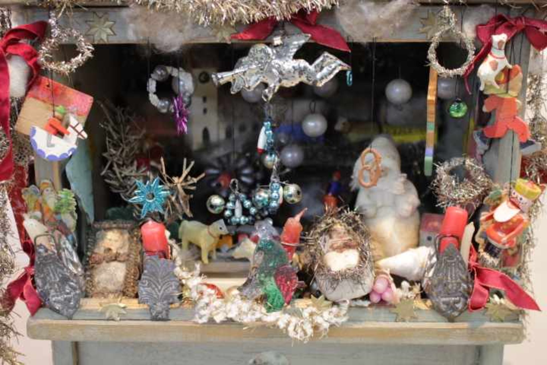 Erzgebirge Weihnachtsmarkt Standmit umfangreichem ZubehörFiguren,Glas,Tüten uvm.Guter - Image 2 of 2