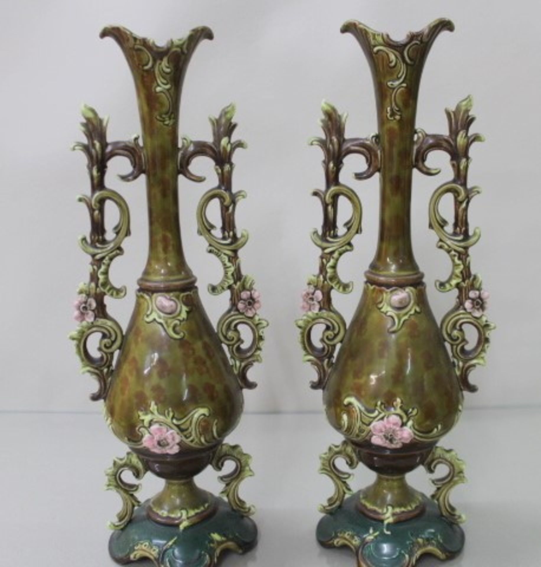 Jugendstil Vasen ( Paar)reich verzierte Griffemit Floralen ElementenRocaillen Sockelunbekannte Press