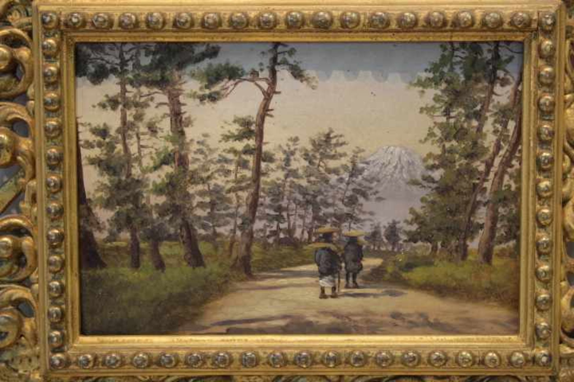 Kleines Öl Gemälde Waldstück mit Blick auf den Fujiama mit Pesonenstaffage wohl 1900 im Original