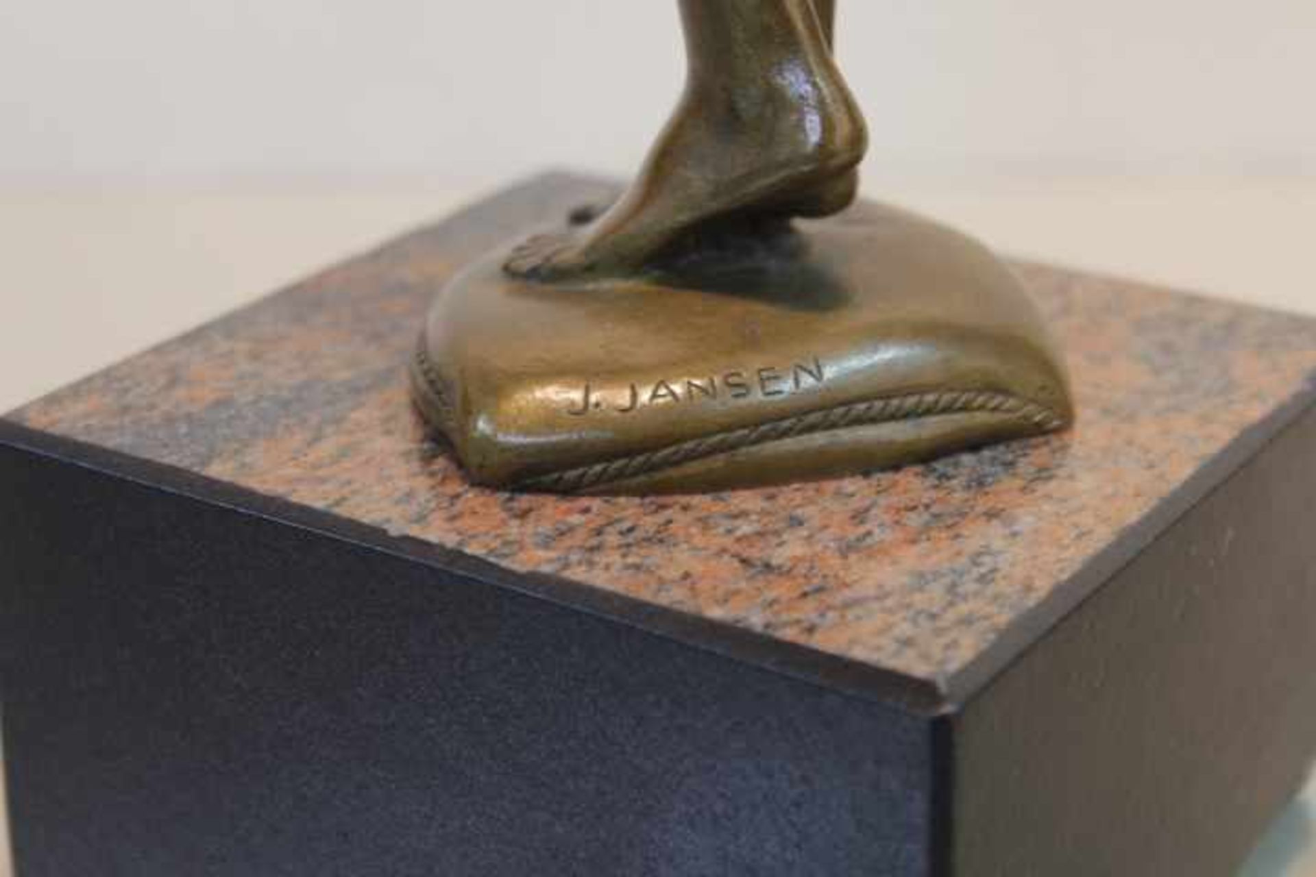 Bronze Aktfigurim Stand signiert J.Jansenwohl um 1930Basalt PlintheHöhe 45cm- - -20.00 % buyer's - Bild 2 aus 2