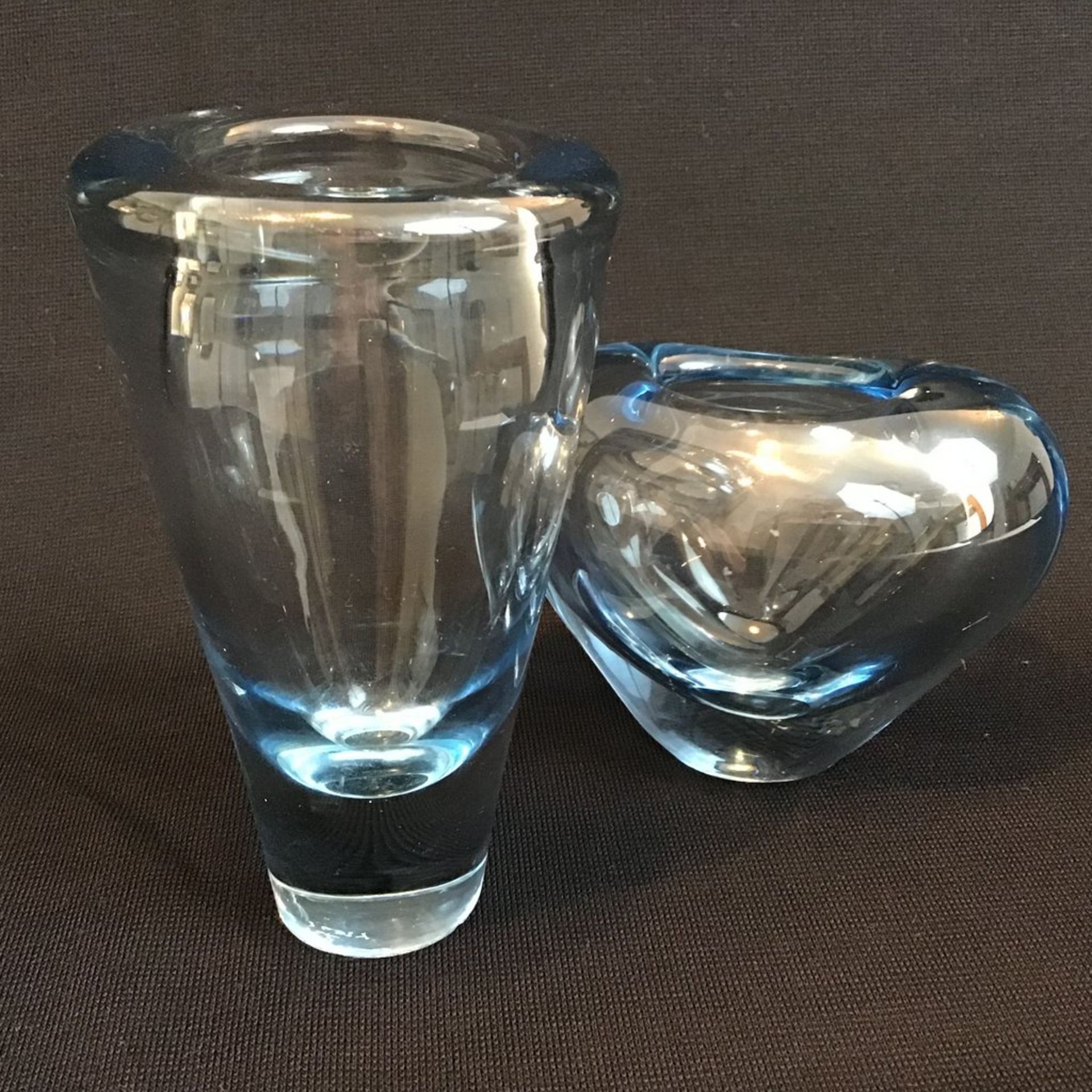 Holmegaard/Dänemark, 2 Glasobjekte, hellblaues Schmelzglas, Entwurf: Per Lütgen, um 1950, Modell-Nr.