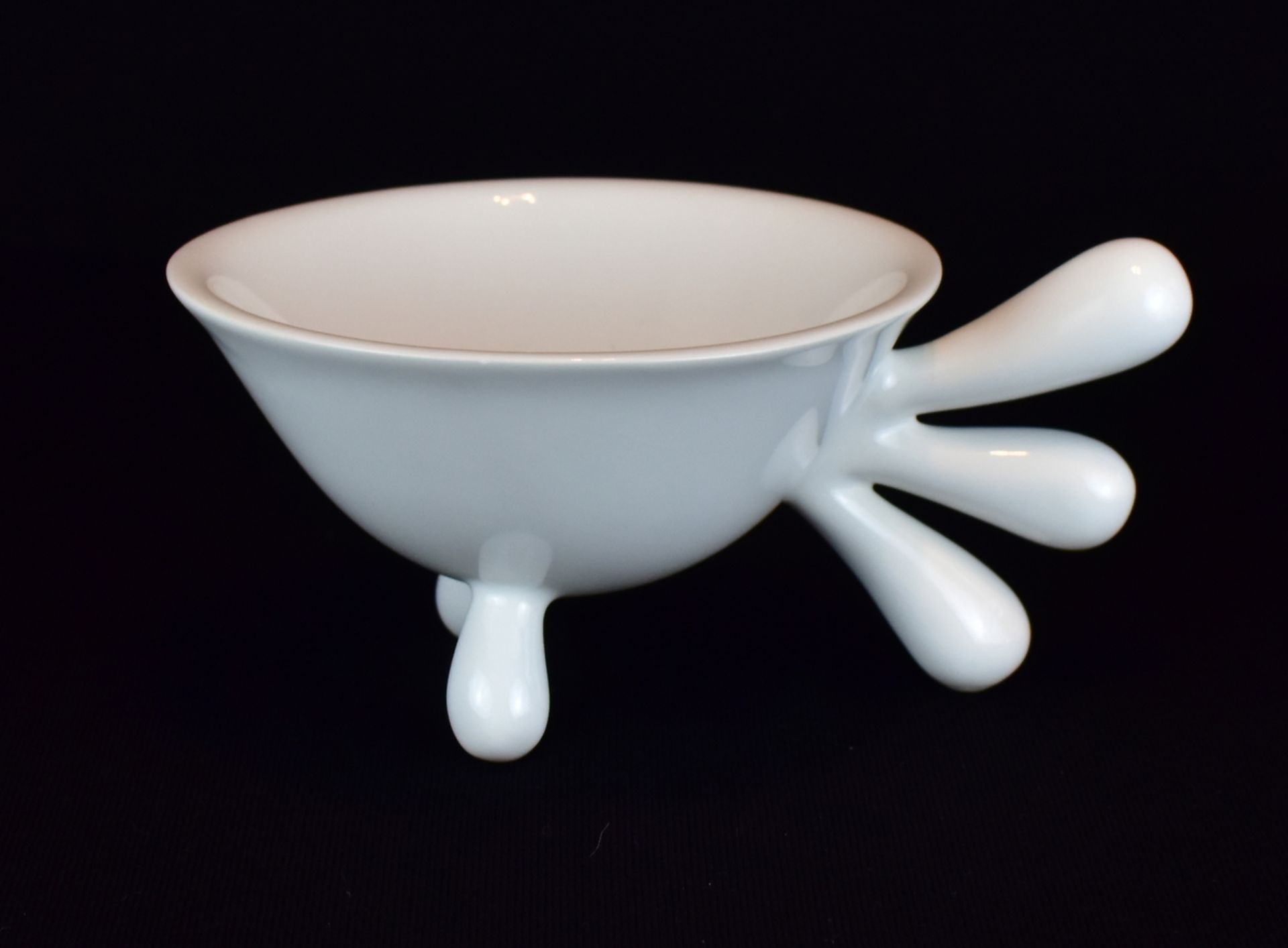 Studio Ulrike Weiss Ceramiques Paris, Tasse "Coco", 2.H.20.Jh., Steingut cremfarben, glasiert, Boden