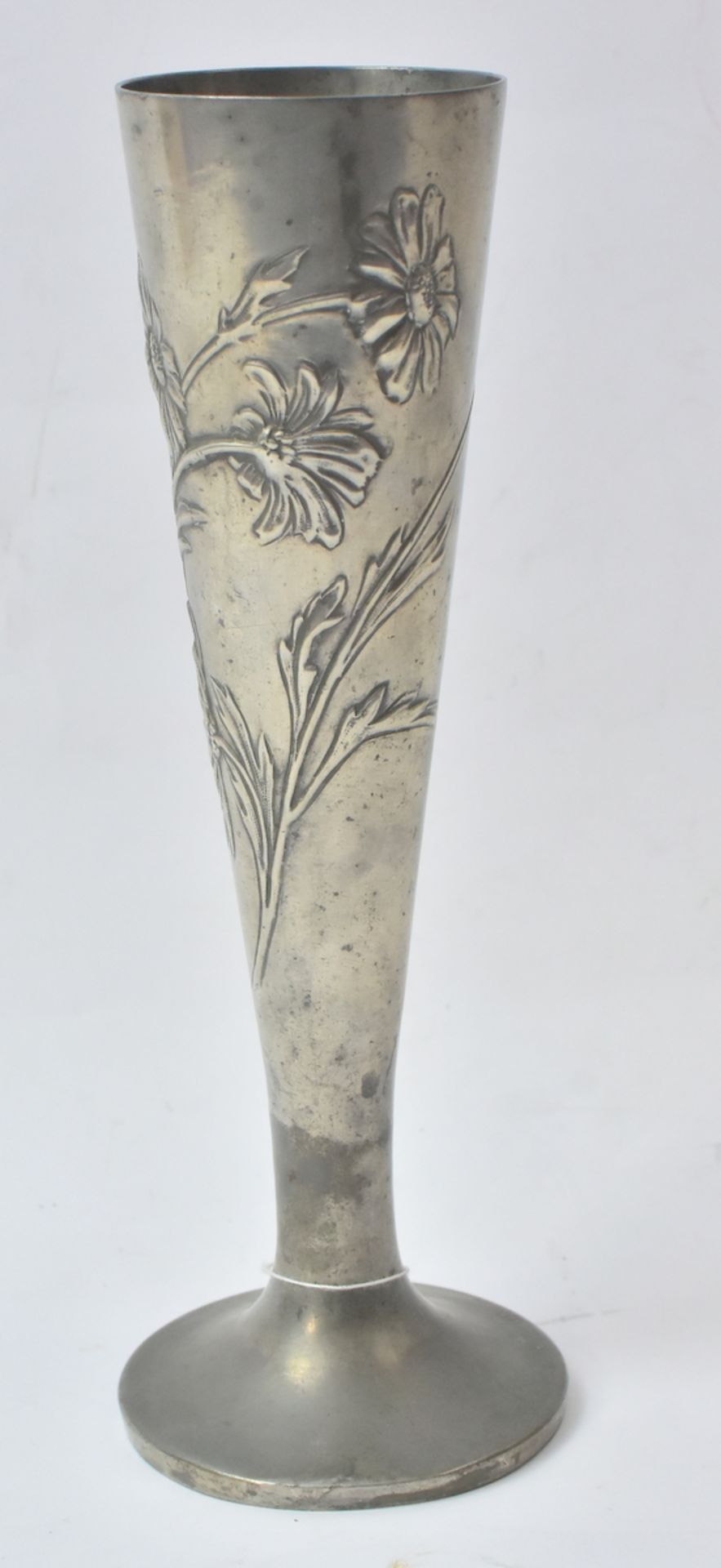 Jugendstil Flötennvase, Britanniametall versilbert, um 1905, umlaufend florales Dekor, H.22cm