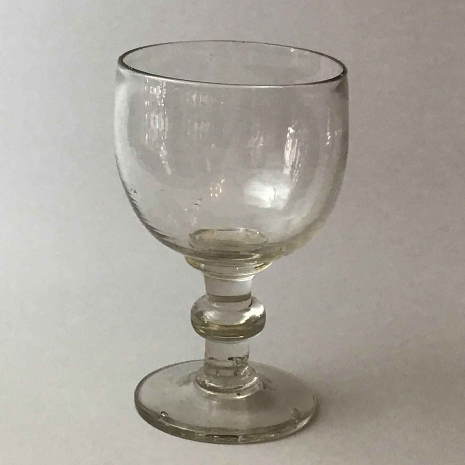 Großes Pokalglas, 19.Jh., farbloses, mundgeblasenes Glas, große Kuppa auf Balusterschaft und