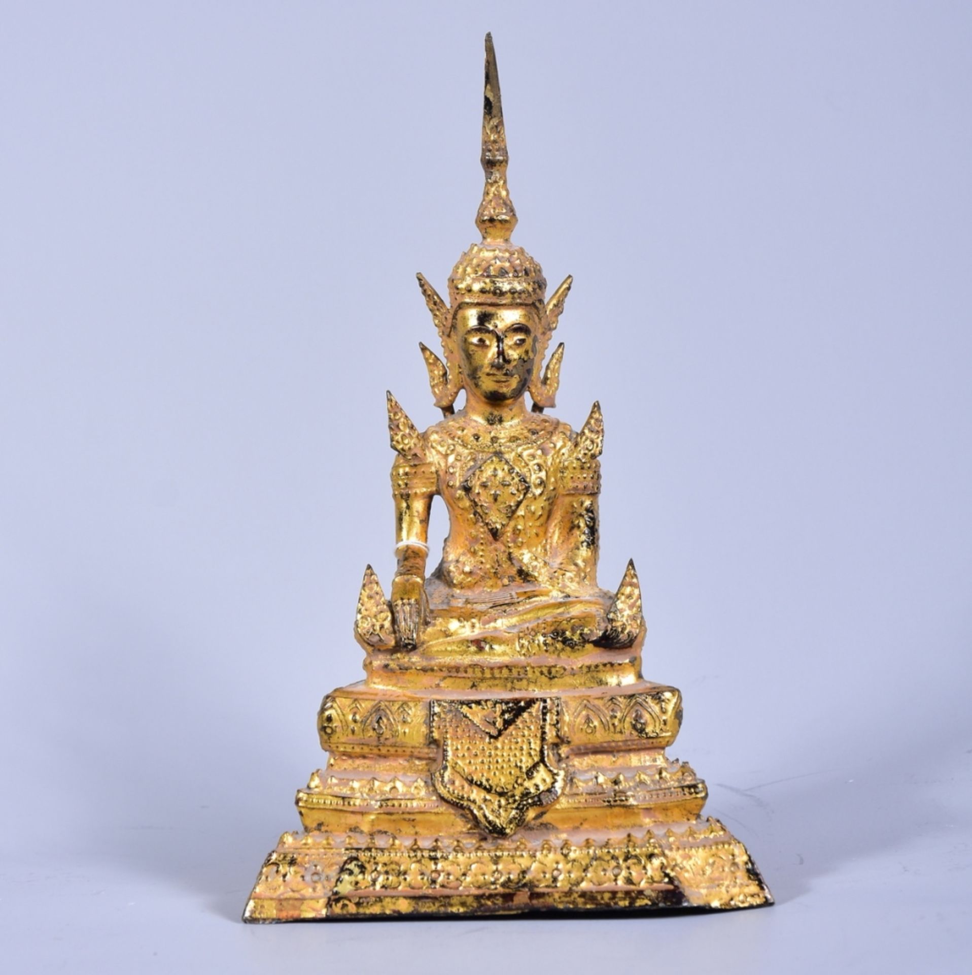 Bronzeplastik Buddha, 19.Jh., Bronze gegossen und vergoldet, auf getrepptem Sockel in