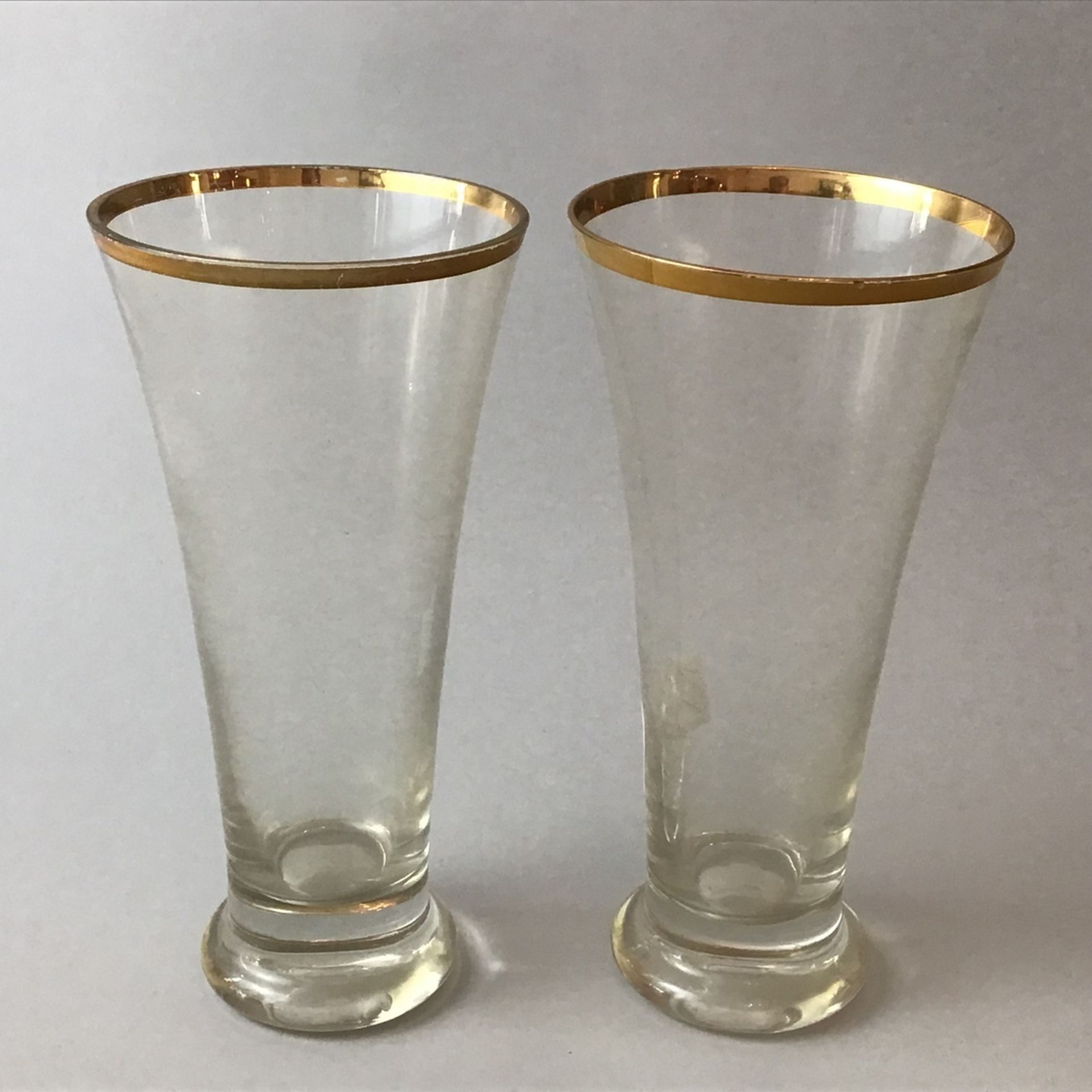 Paar Bier-Zylindergläser, um 1900, farbloses Glas mit Goldrand (leicht berieben), geeicht 10/20L,