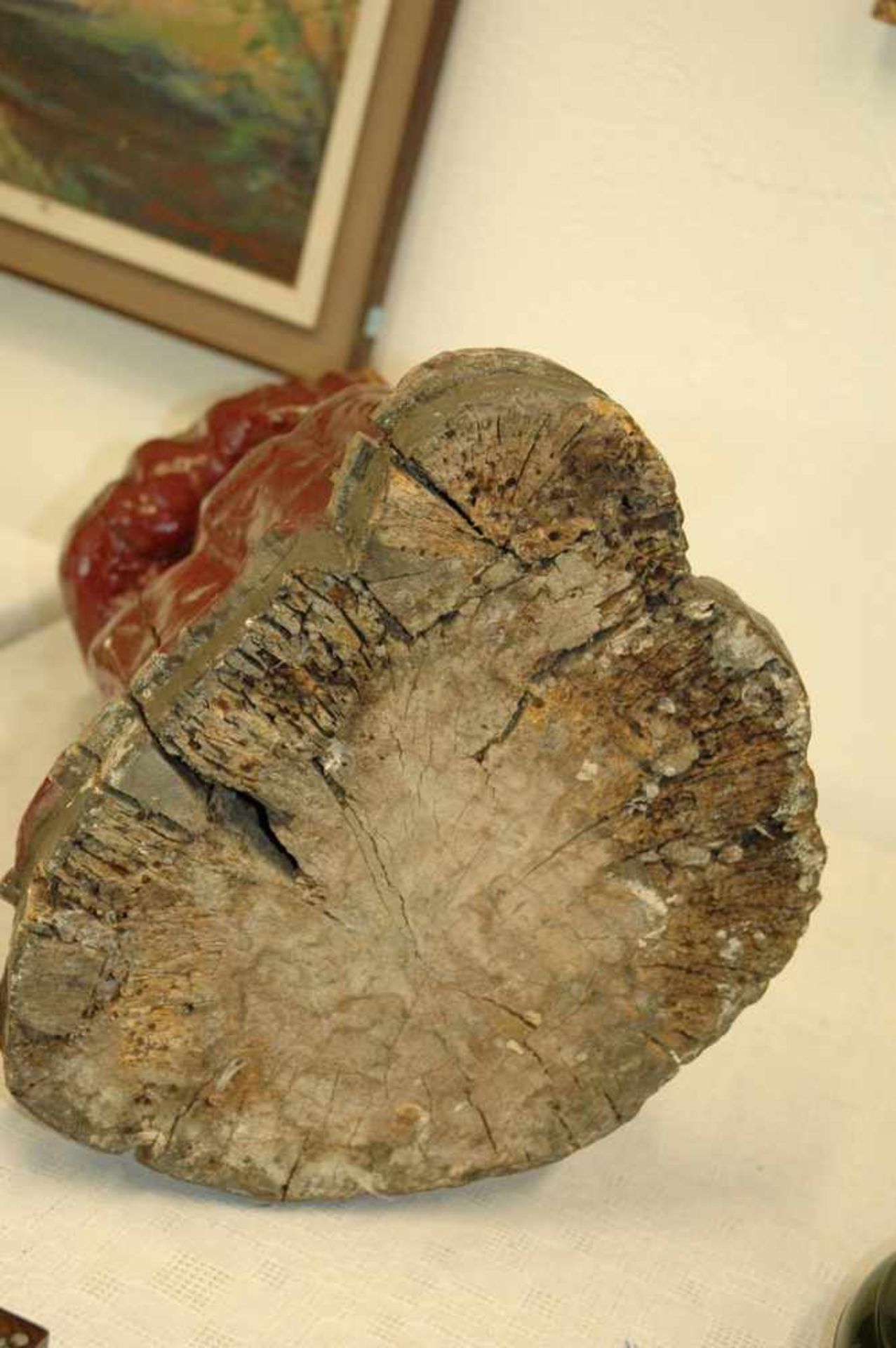Holzfigur, knieender Jesus im roten Mantel, rechte Hand fehlt,h= 52 cm - Image 5 of 5