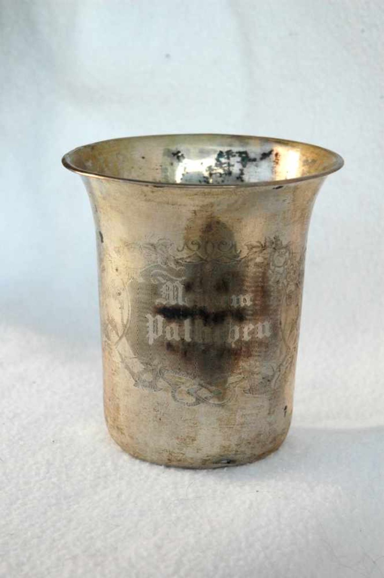 Taufbecher, 750/- Silber, ziseliert, Gravur „Meinem Pathchen“,h= 7,6 cm, 37 g