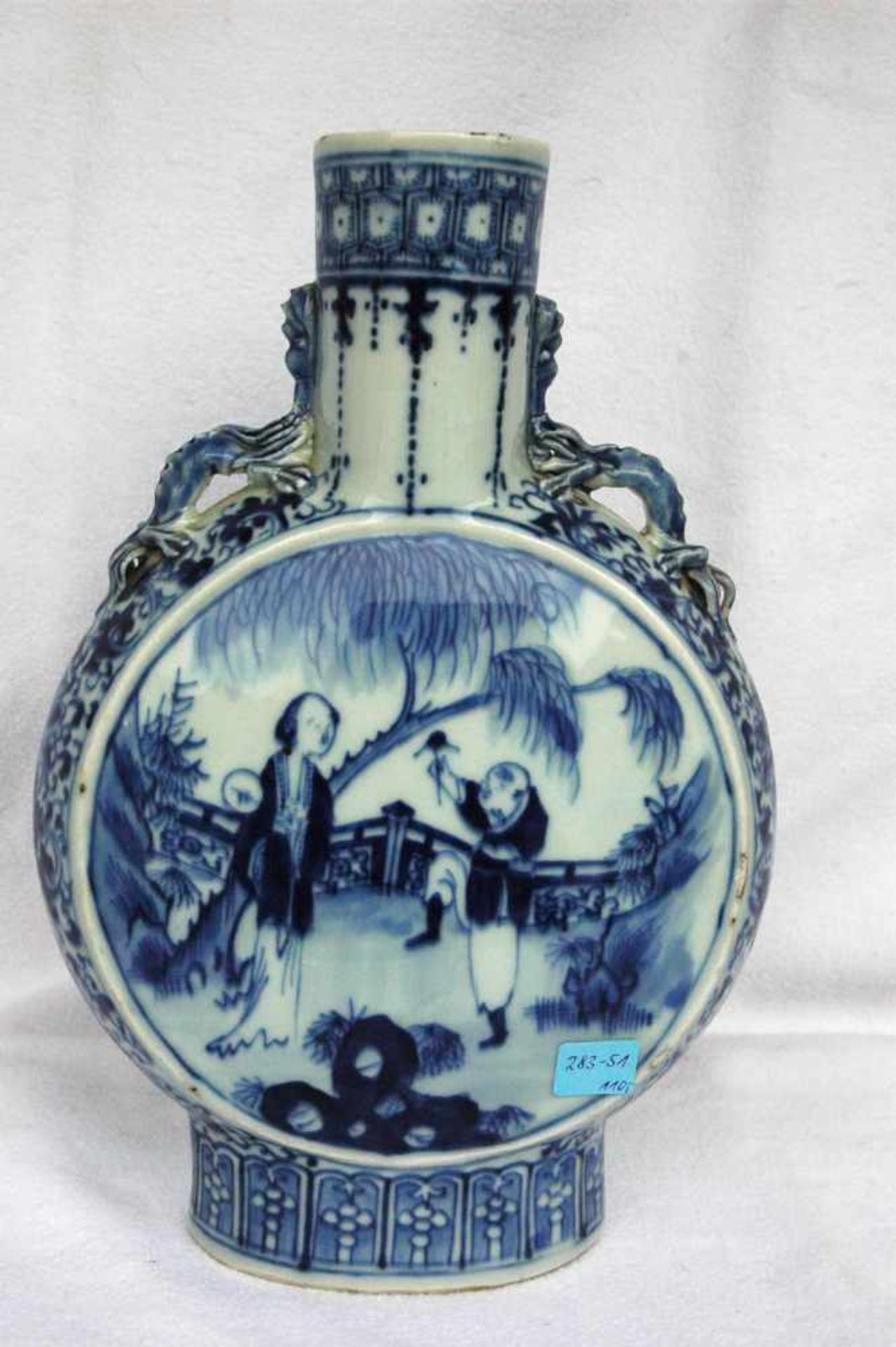 Pilgerflasche, blaues Dekor, China um 1900, hoher Stand, h= 30 cm, Drachenapplikationen (m. Riß),