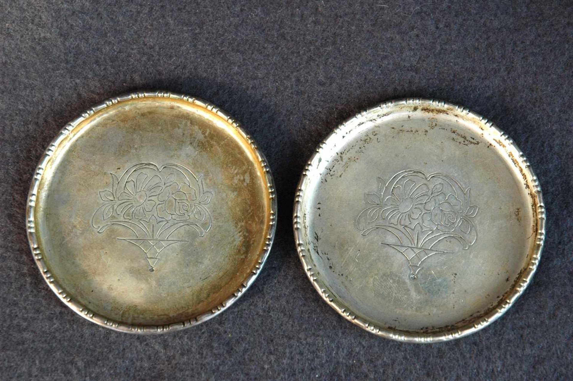 2 kleine Untersetzer, 830/- Silber, 835/- Silber, Blumenbouquet, 6,5 cm, 26 g