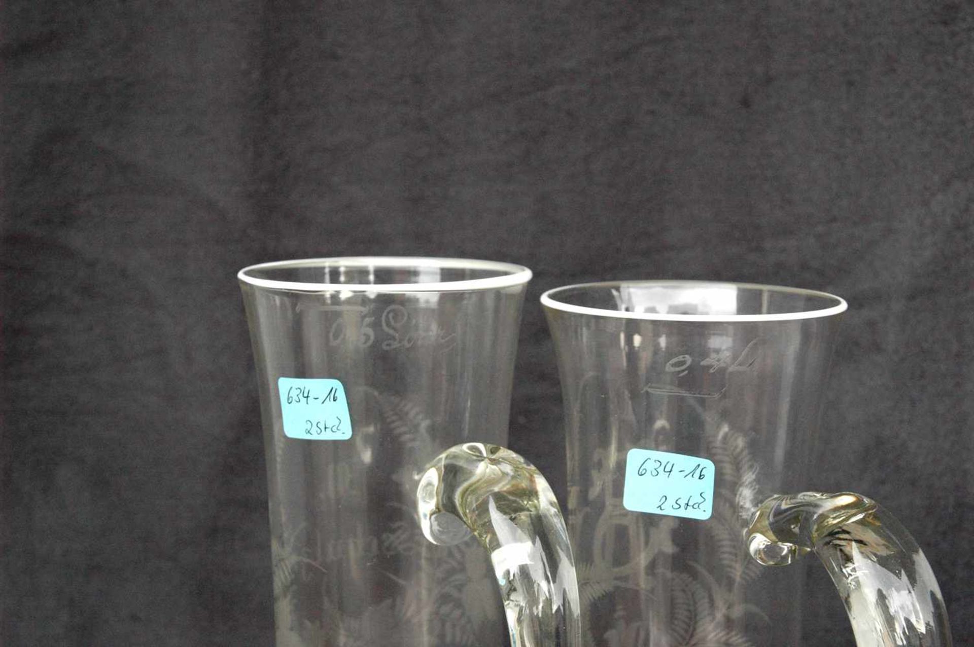 Biedermeier-Glas: zwei Biergläser mit Griffen, geschliffene Blattranken.1= 0,5 l, W. Schulze, h= - Bild 3 aus 4