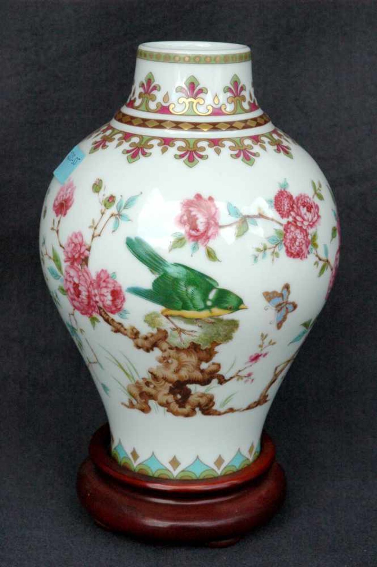 Vase, Kaiser-Porzellan, Dekor Taiwn, h= 20 cm, auf Holzplinthe - Bild 2 aus 3