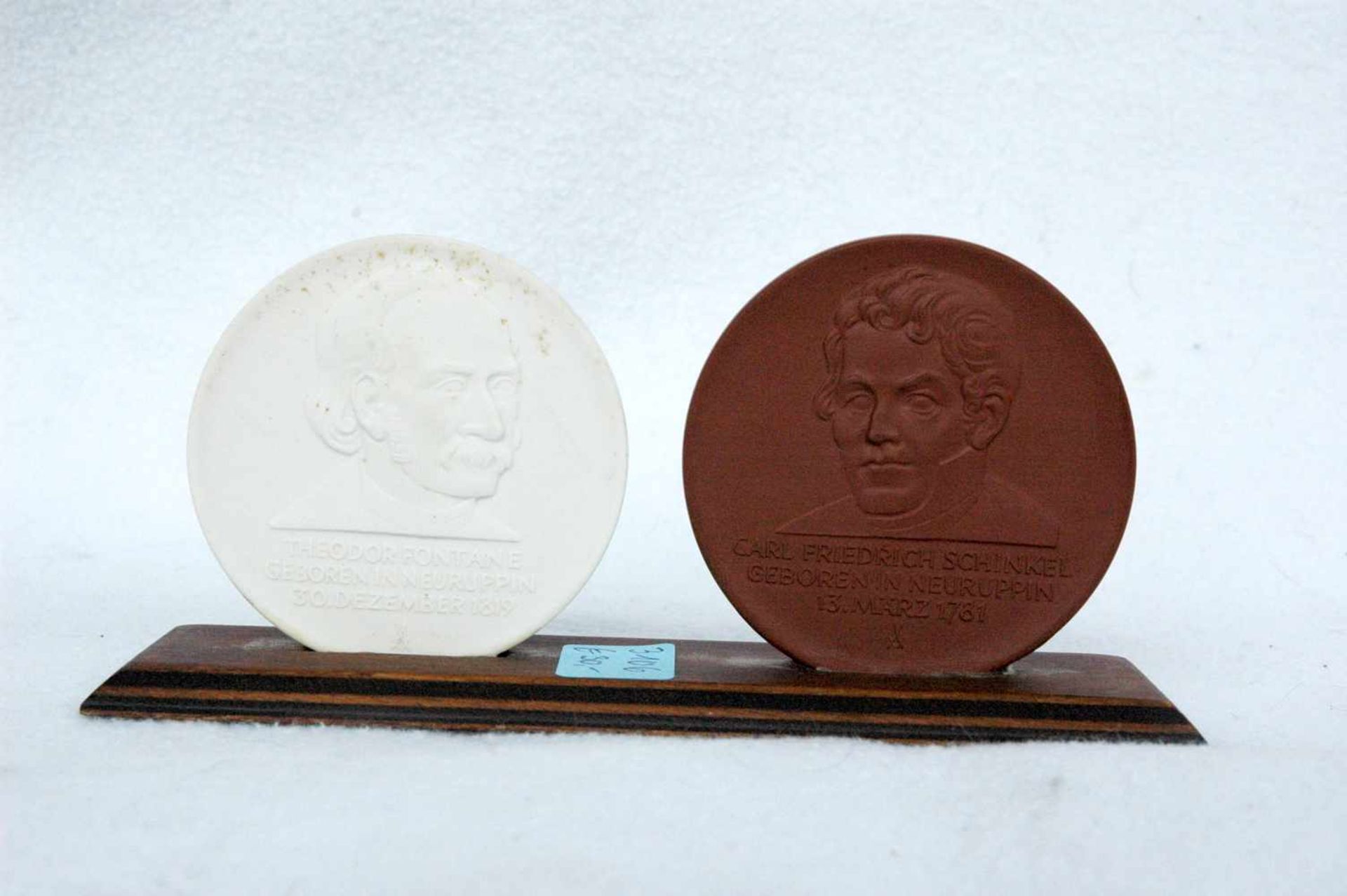 Meissen-Medaillen, Böttger-Keramik, Carl-Friedrich Schinkel und Theodor Fontane, Dm. 6 cm - Bild 2 aus 3