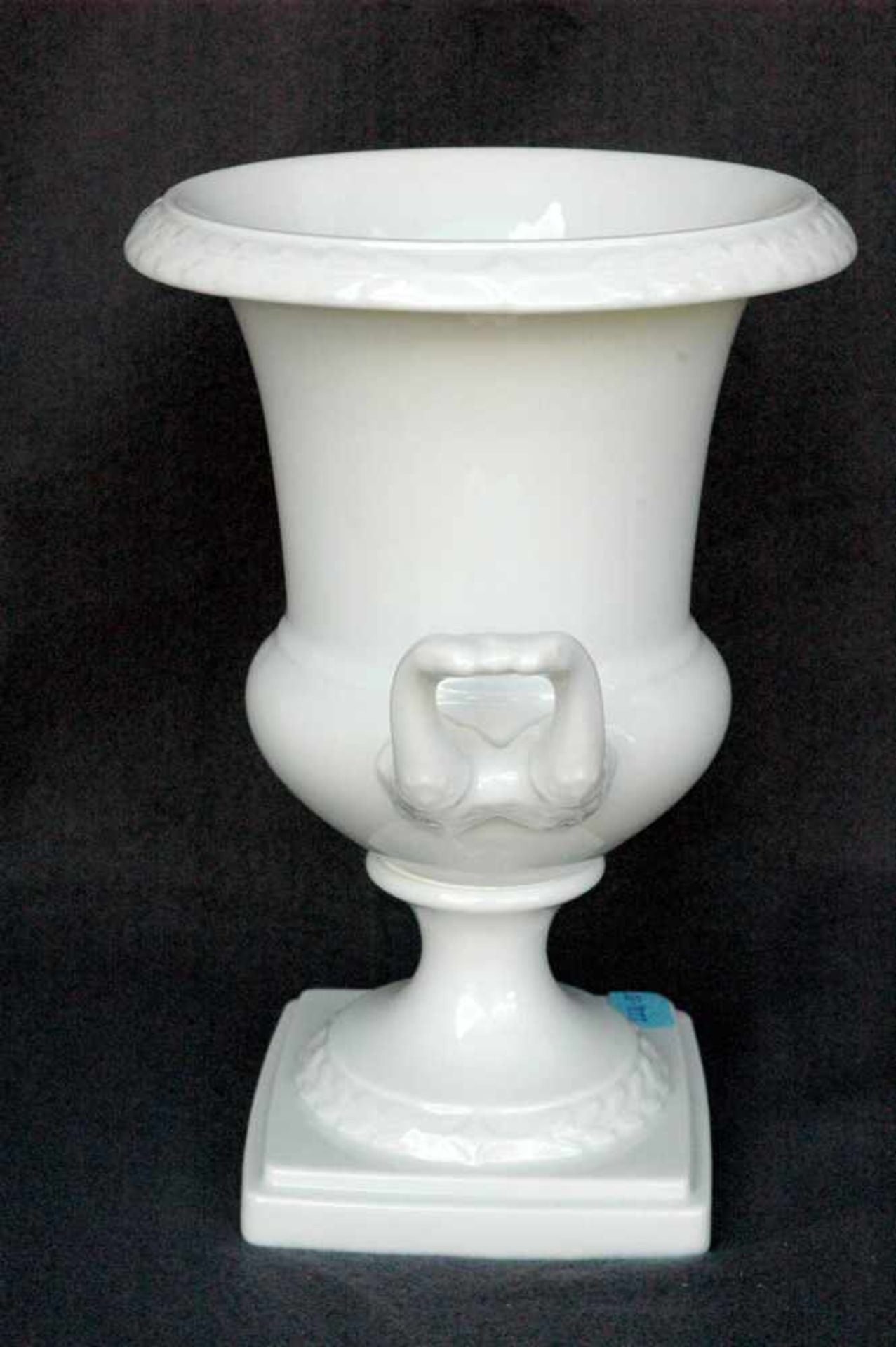 Vase, Kaiser-Weißporzellan, Amphorenform, Reliefblätterranke, h= 24 cm - Bild 2 aus 4