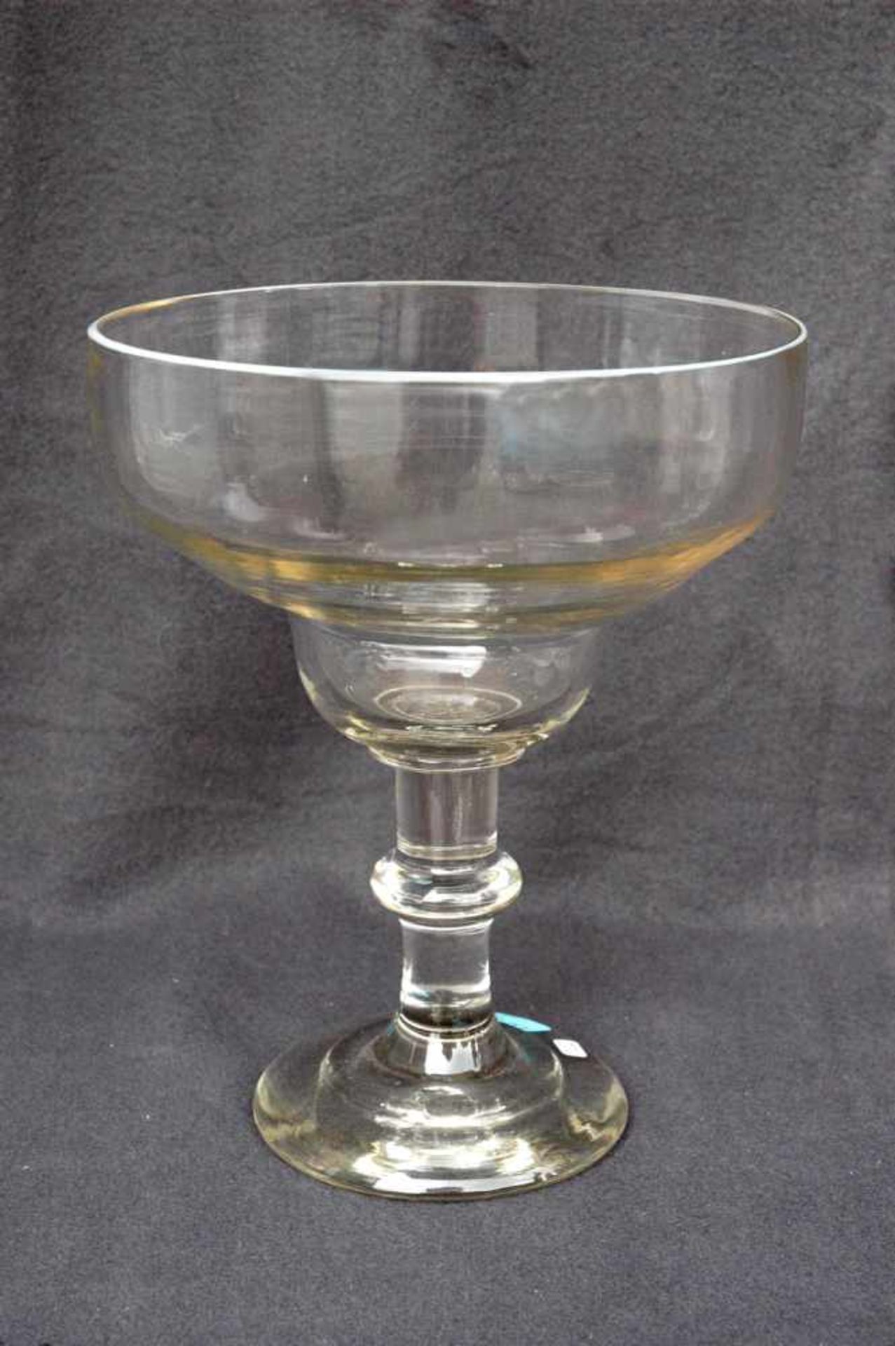 Biedermeier-Glas: Fußschale mit weißem Emaille-Rand,h= 23,5 cm, Dm. Kelch= 18,5 cm