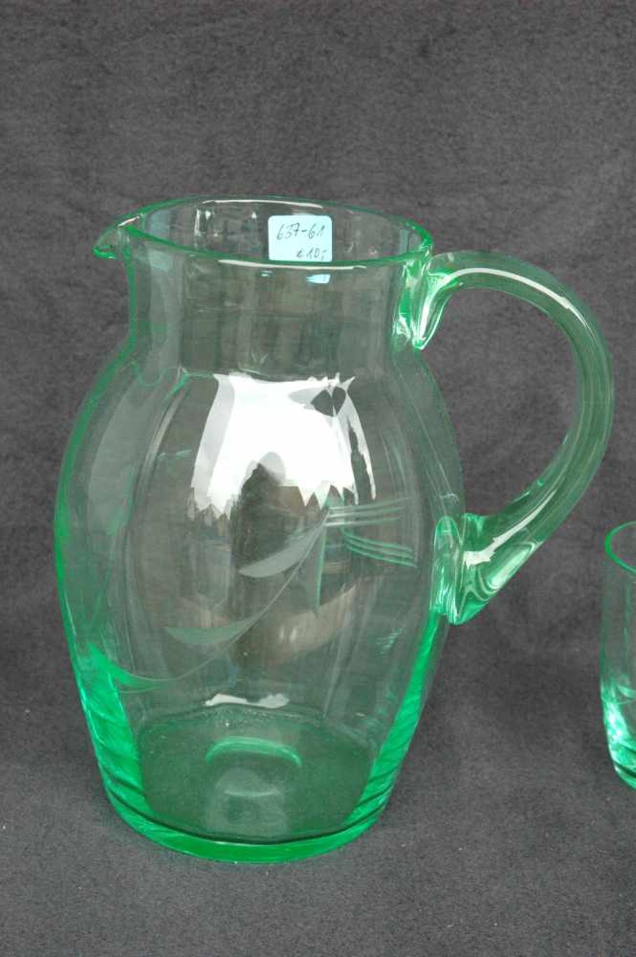 Kanne mit fünf Gläsern, hellgrünes Glas, geschliffen, Abriß ausgeschliffen - Bild 2 aus 3