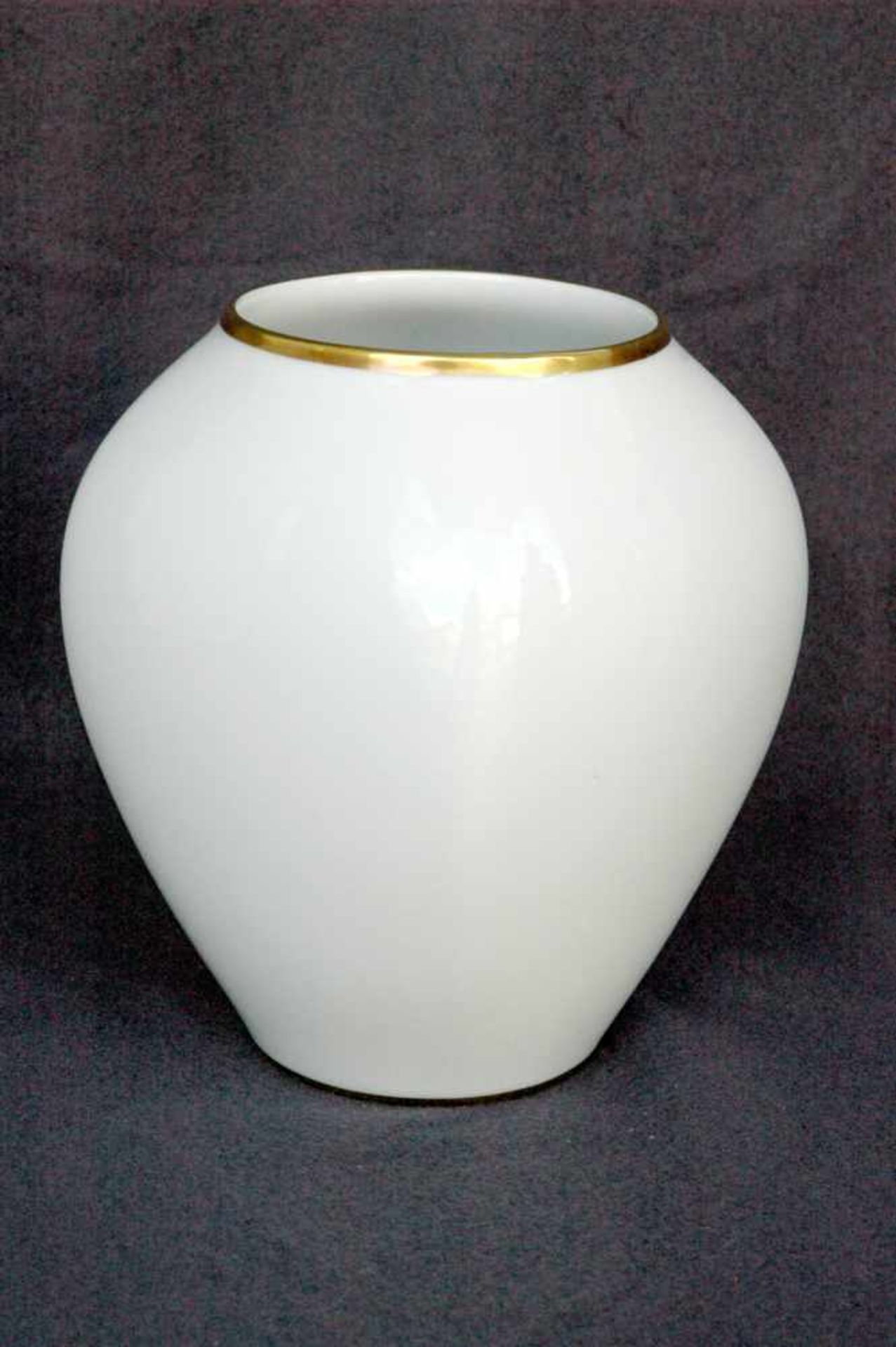 Vase, Rosenthal, elfenbeinfarben mit Goldrand, h= 16 cm - Bild 2 aus 3