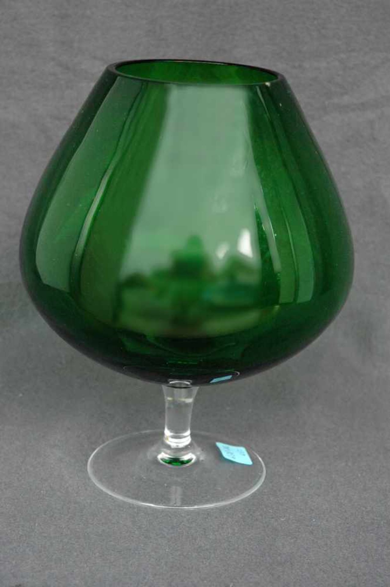 Zierglas auf Fuß, Kelch dunkelgrün, h= 22 cm