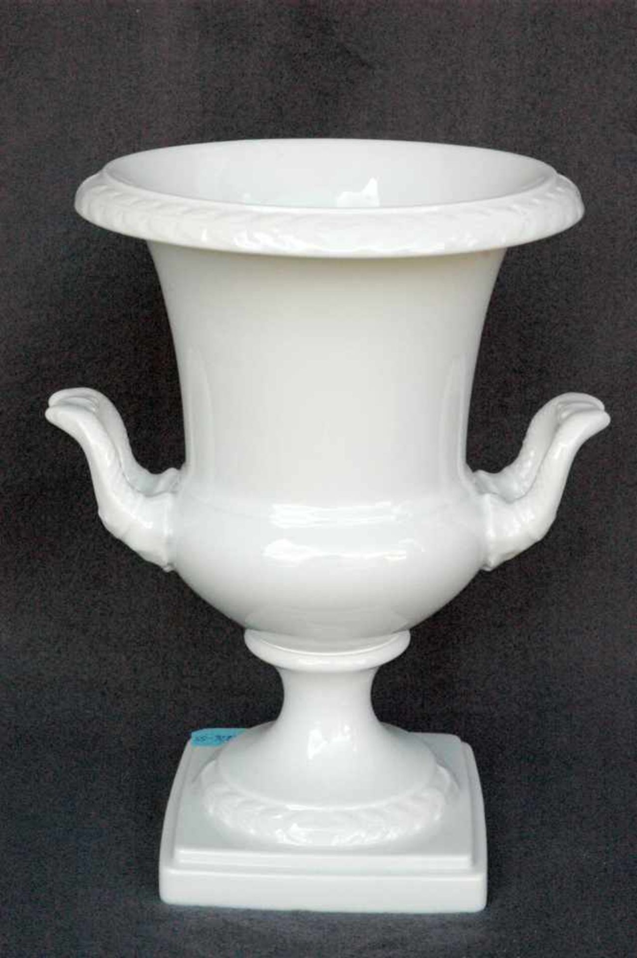 Vase, Kaiser-Weißporzellan, Amphorenform, Reliefblätterranke, h= 24 cm