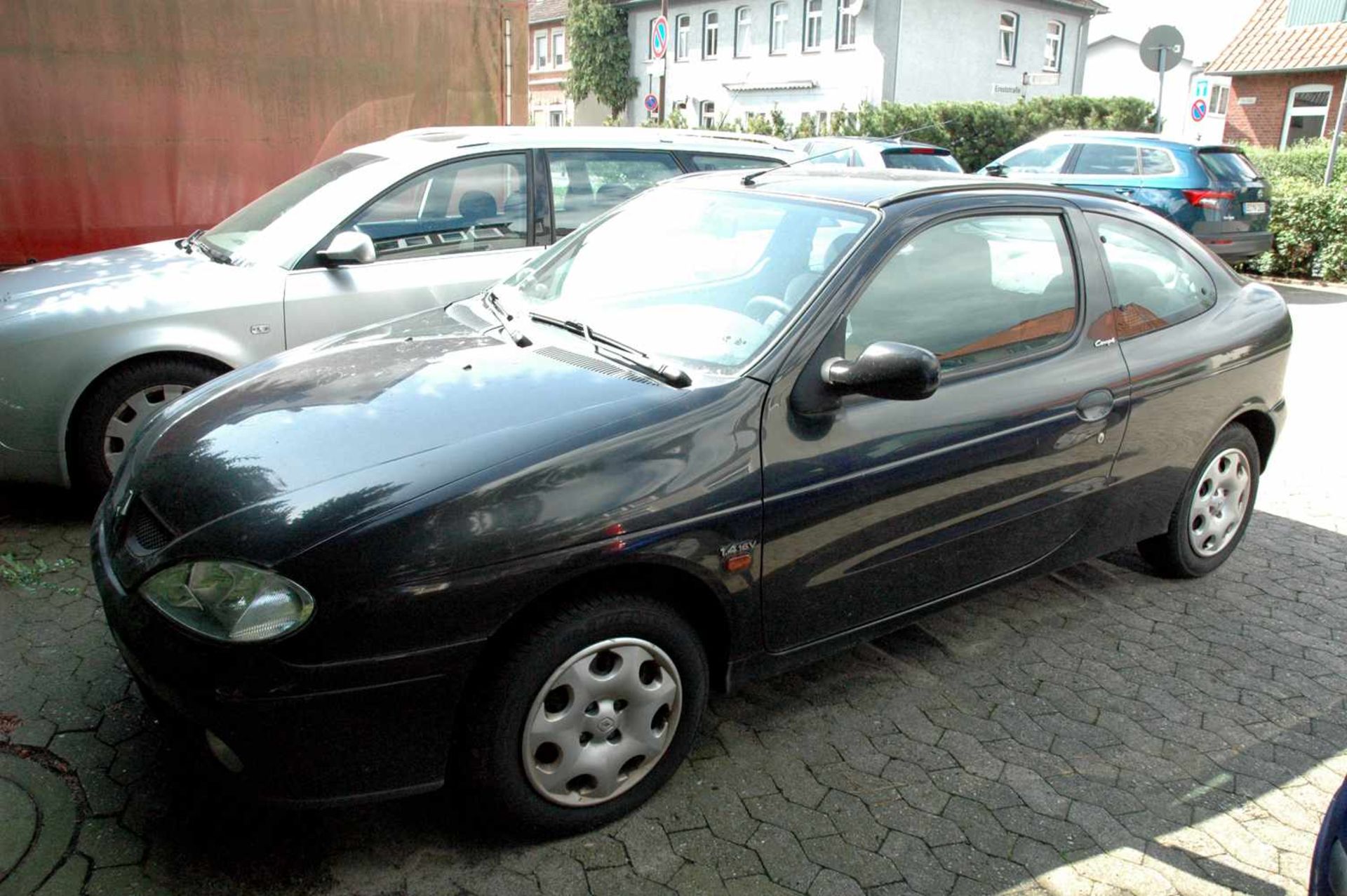 PKW, Renault Megane, EZ 06/99, schwarz
