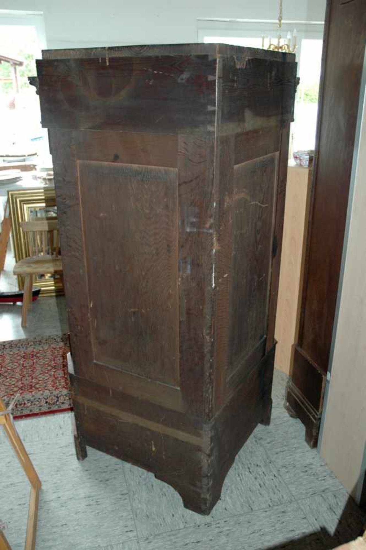 Eckschrank, Eiche mit Nußbaumfurnier, halbrunde Tür, eine untenliegende Schublade, h= 155 cm, - Bild 8 aus 8