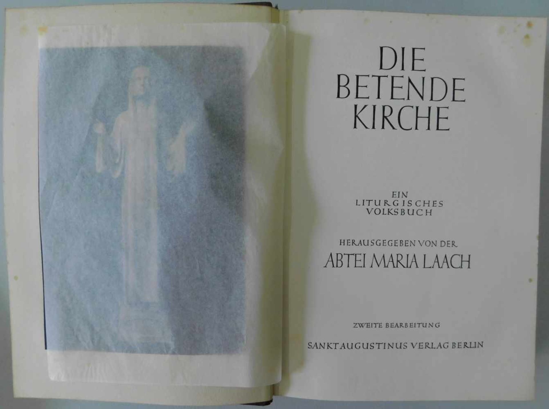 Buch, Die betende Kirche, St. Augustinus Verlag Berlin 1927, Buchrücken u. Ecken braunes Leder m. - Bild 3 aus 5