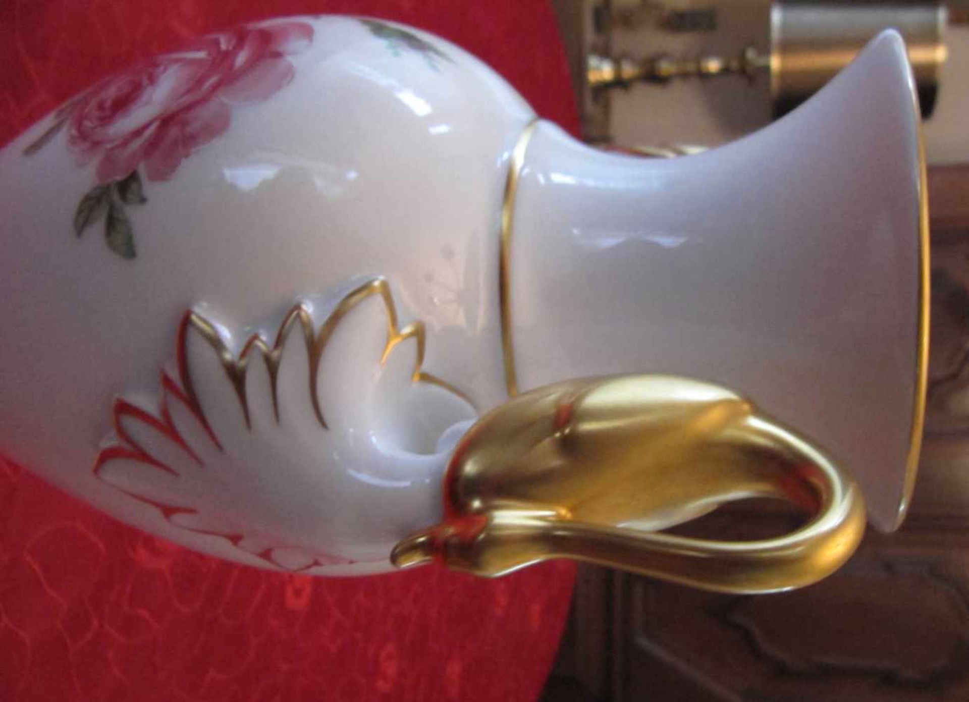Vase. Kaiser West Germany, Rosen, goldene Schwanenhenkelrepariert, Höhe 34,5 cm, Sockel 10 x 10 cm - Bild 2 aus 4