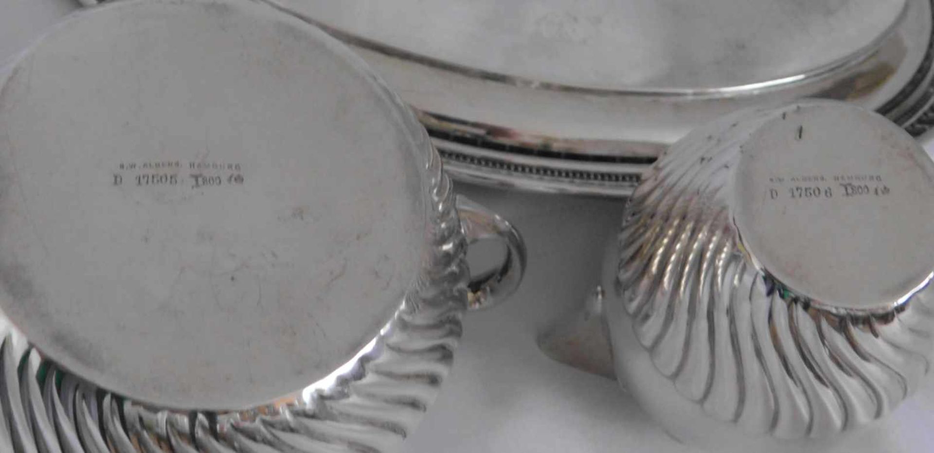 Silber-Set, 3- teilig, Zuckerschale, Sahnegießer und Tablett, 800 Silber, innen vergoldet , ca. - Image 3 of 4