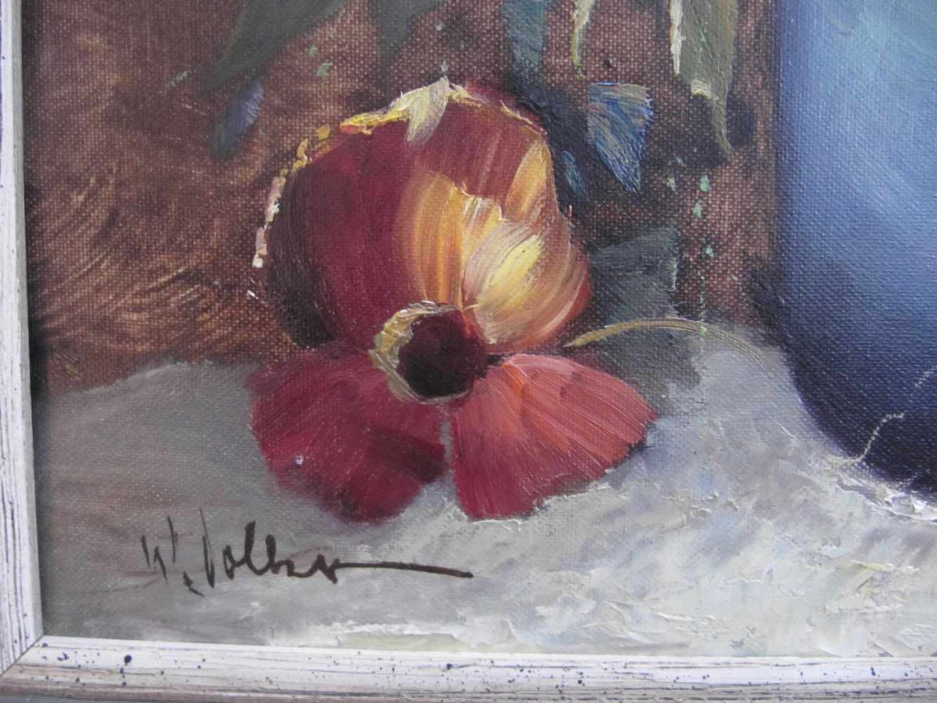 W. Volkers, 2.H.20.Jhdt., Stillleben, Blumen in Vase, Öl auf Leinwand, signiert unten links, m.R. - Bild 3 aus 4