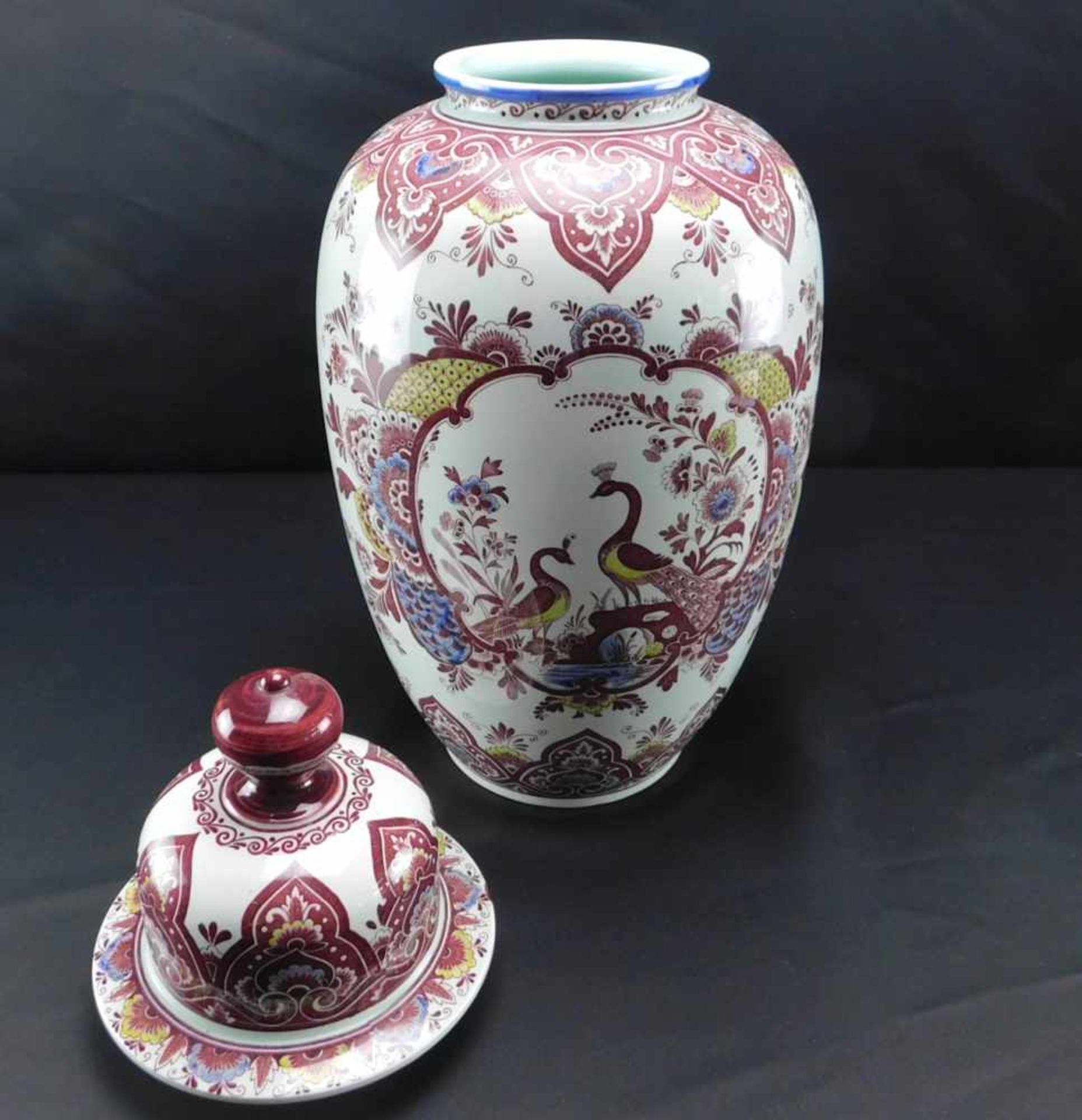 Vase, Villeroy & Boch, ca. 1970, Deckelvase, Mettlacher Kupferdruck, handausgemalt, - Bild 2 aus 5