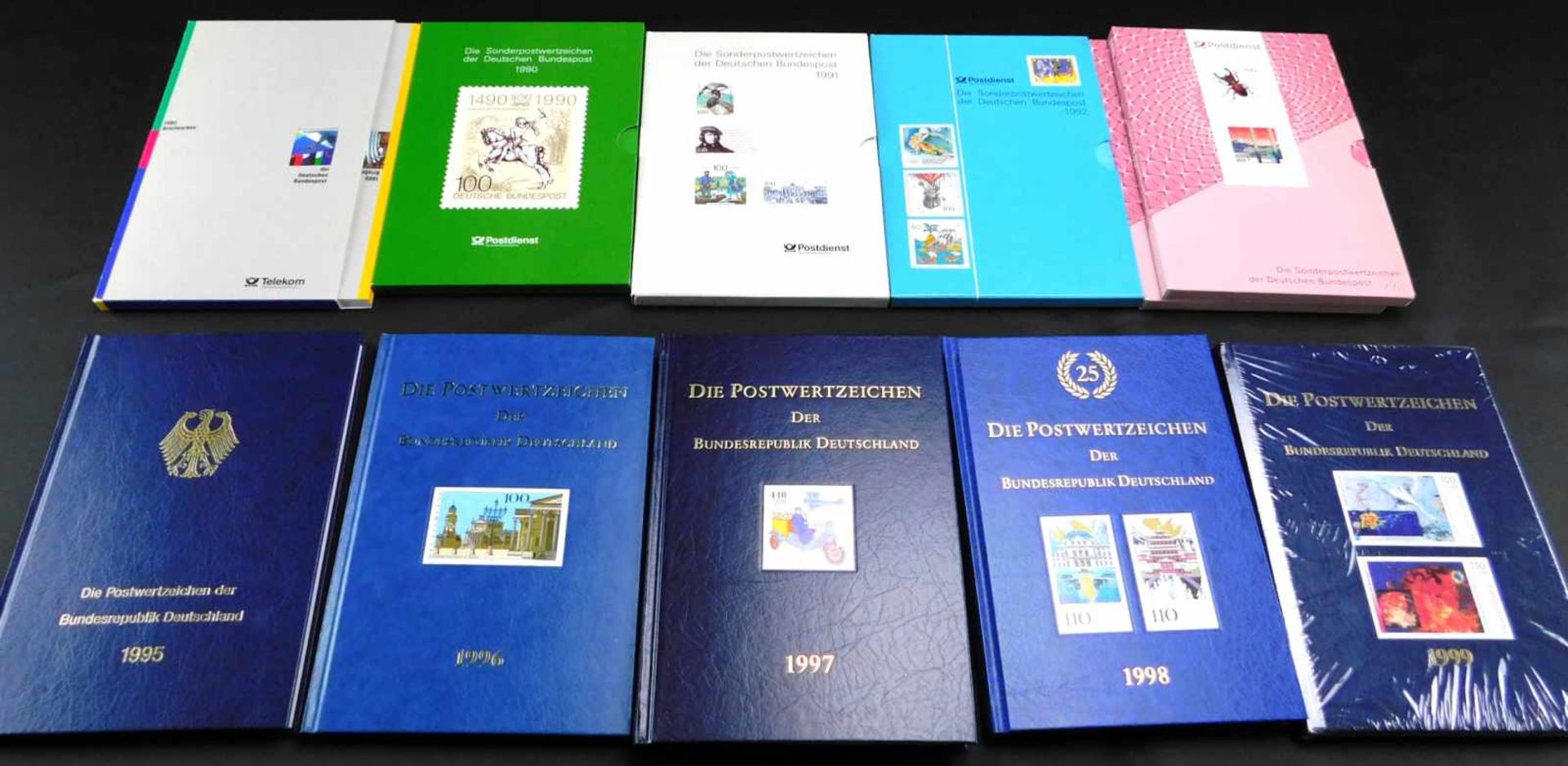 Konvolut 12 Alben, Briefmarken, Die Postwertzeichen der BRD, 1989 - 1993, 1995 - 1999, 1993 u.1997 - Image 2 of 4