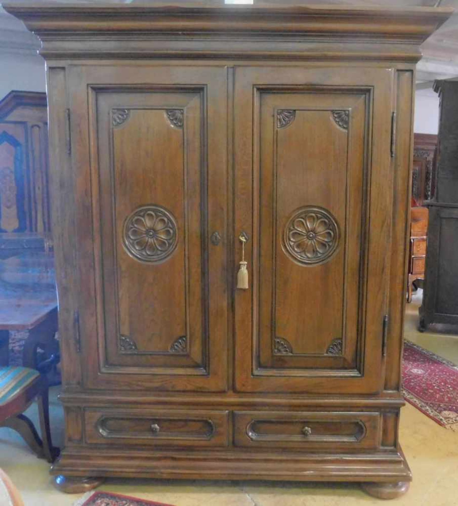 Kleiderschrank, Barock Stil, massiv Eiche, Schnitzwerk, 2- türig mit 2 SchubladenHöhe 191 cm, Breite