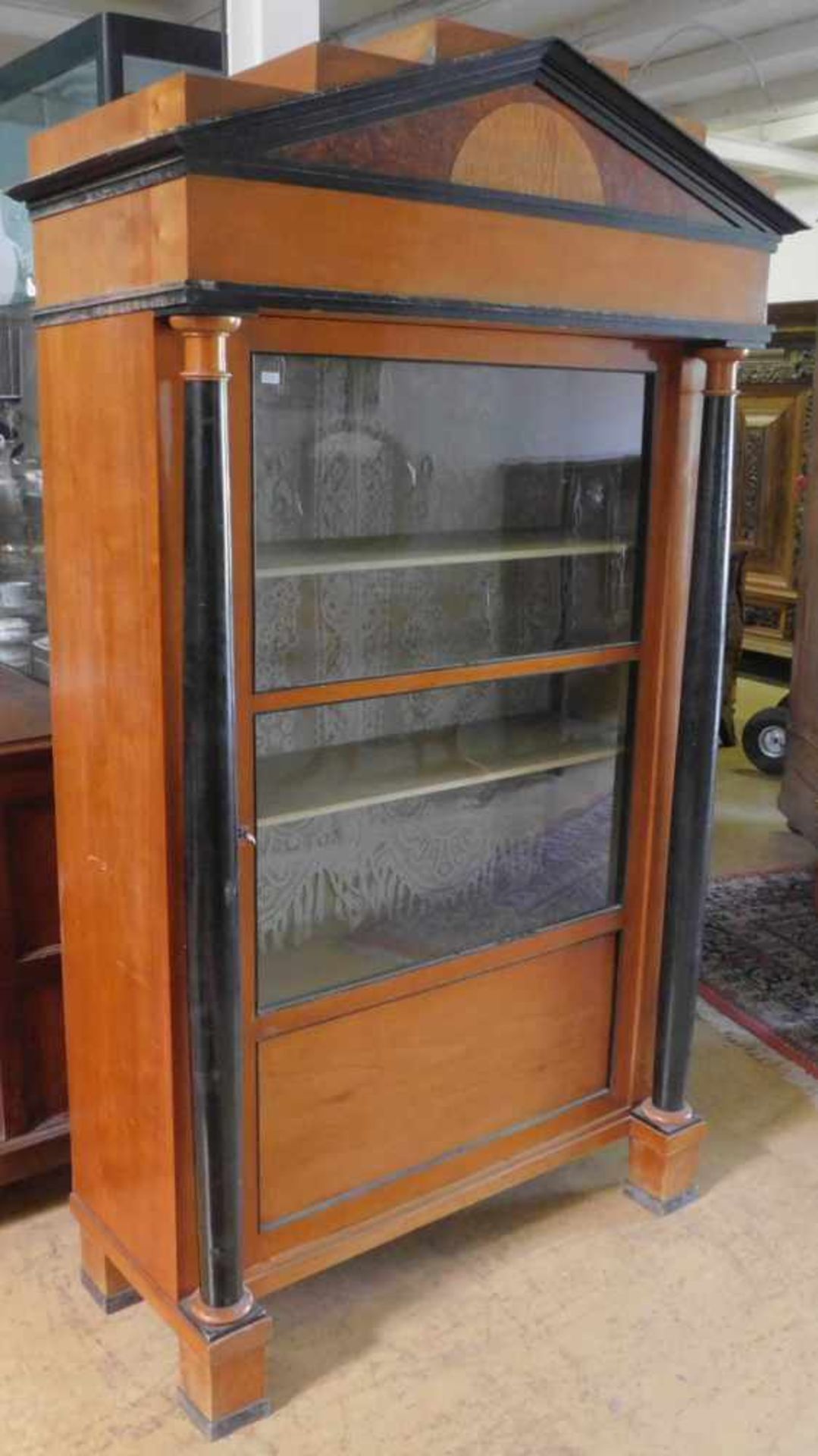 Vitrine Biedermeier Stil um 1890, Kirschbaum, guter alter Zustand, Höhe 183 cm, Breite 108 cm und - Bild 3 aus 3