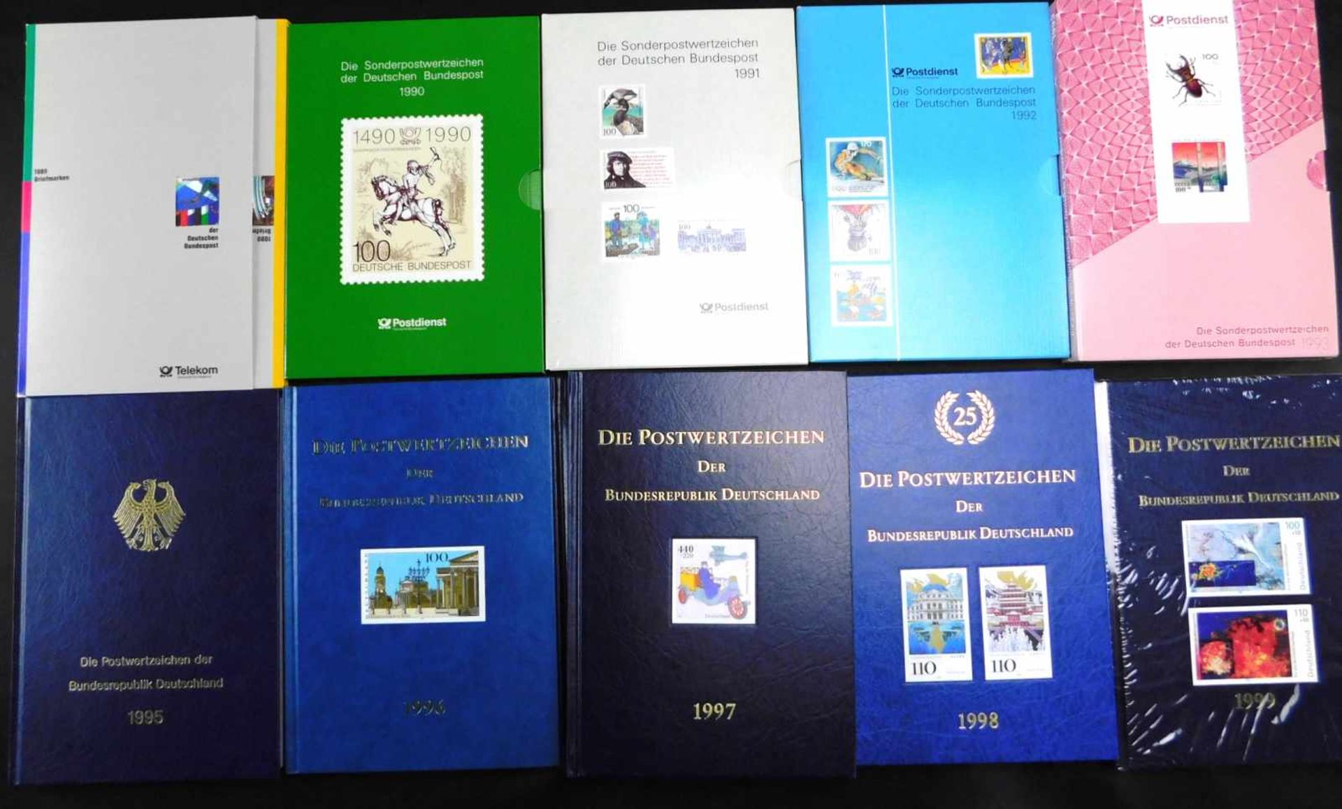 Konvolut 12 Alben, Briefmarken, Die Postwertzeichen der BRD, 1989 - 1993, 1995 - 1999, 1993 u.1997