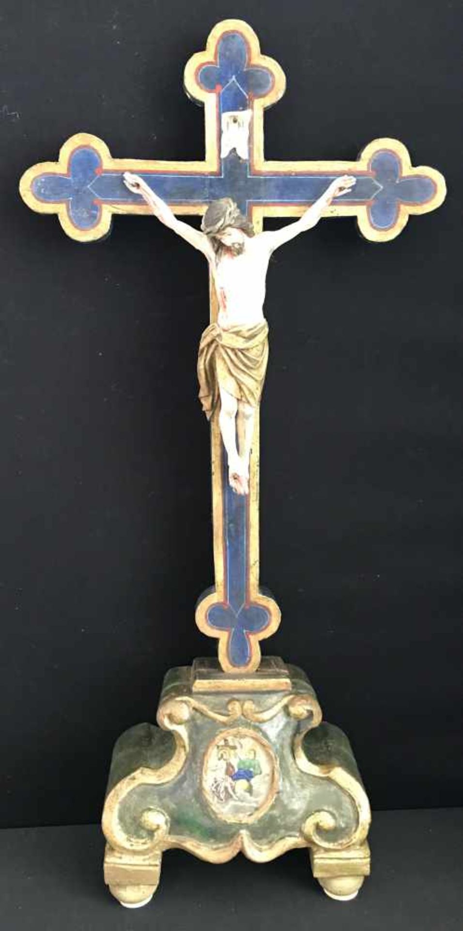 Franken, um 1800, Standkreuz bzw. Kruzifix. Auf barockem Sockel ein Kreuz mit Kleeblattenden, der