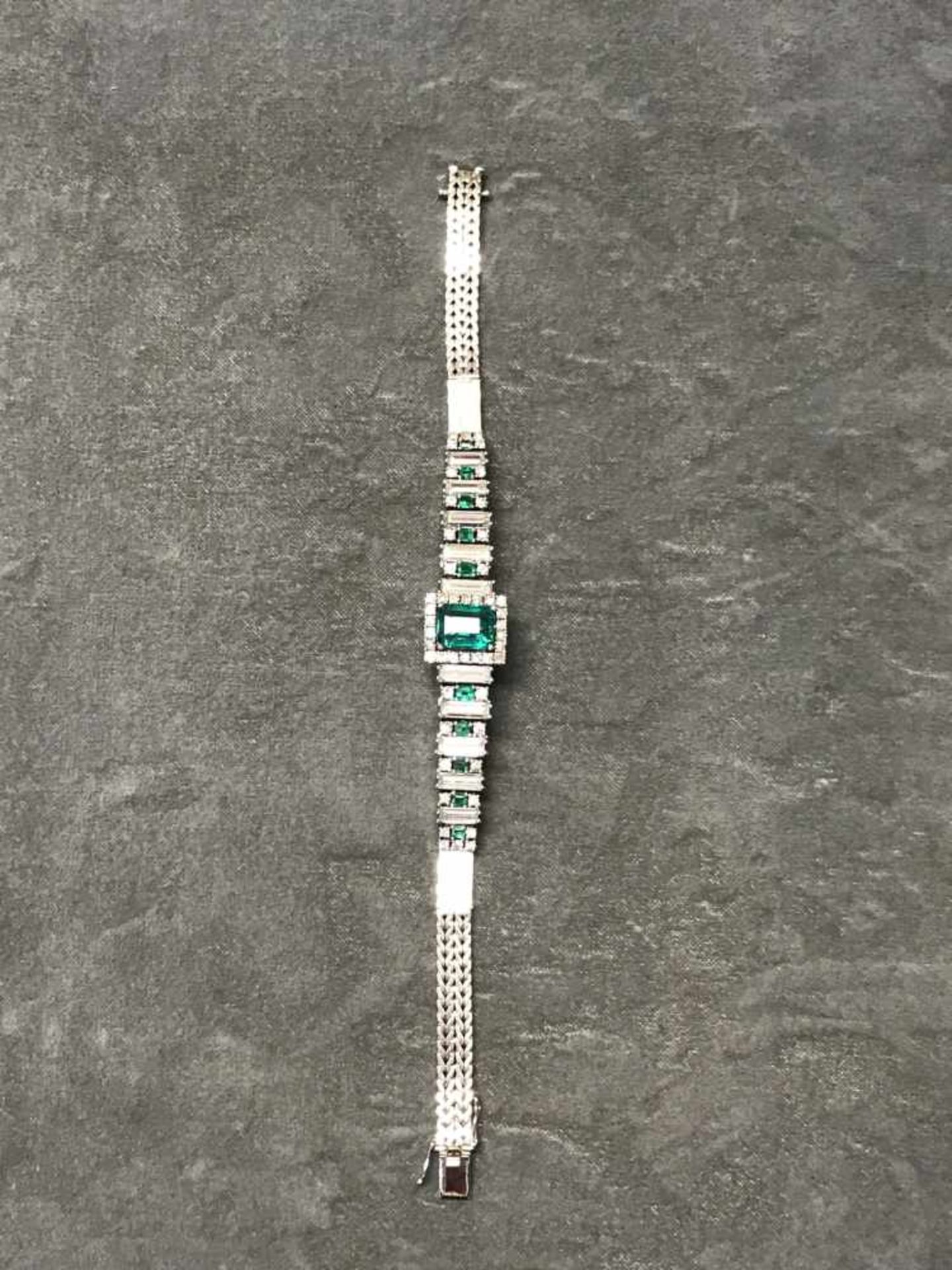 Smaragdband mit Diamanten, 750er WG, mittig spektakulärer natürlicher Smaragd (wie bei Smaragden - Image 4 of 6